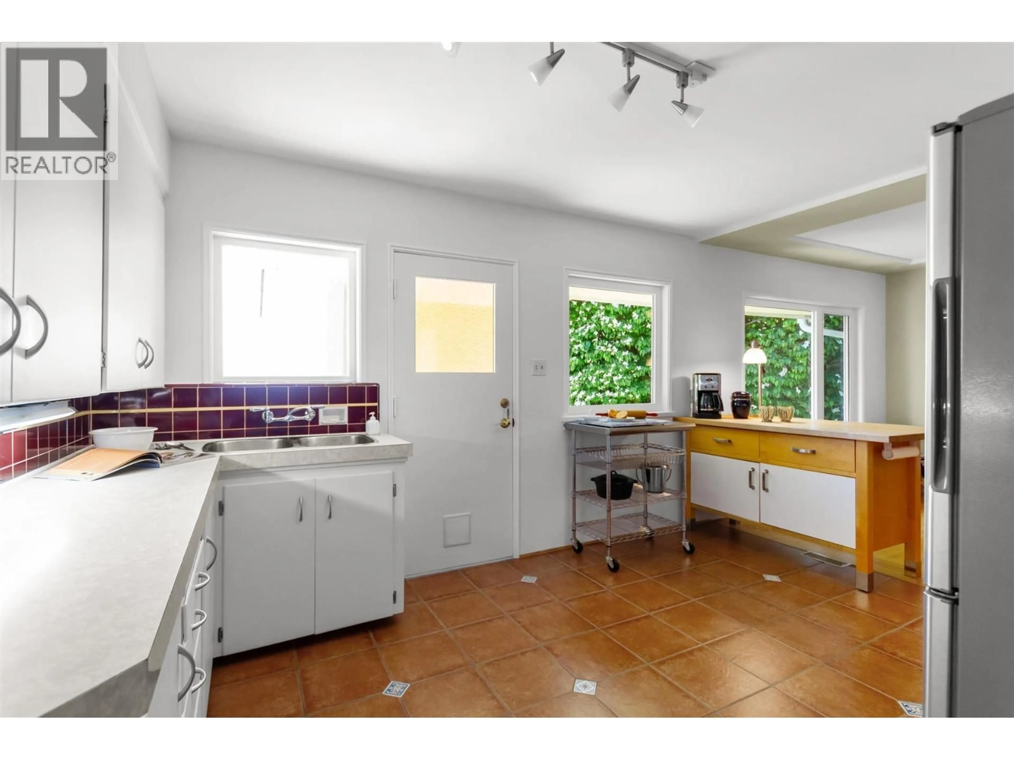 Standard kitchen, ceramic/tile floor for 144 EIGHTH AVENUE, New Westminster British Columbia V3L4J7