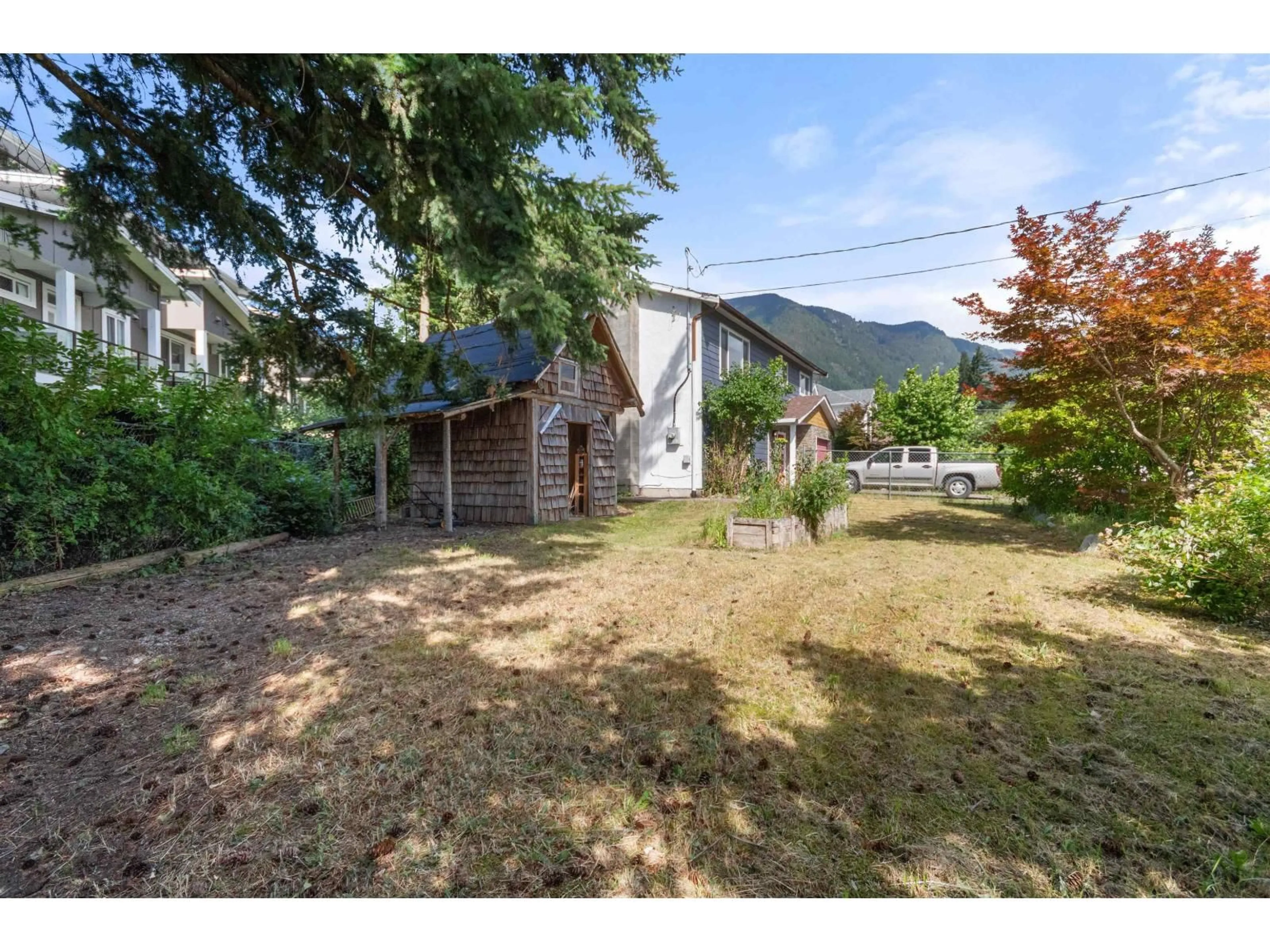 A pic from outside/outdoor area/front of a property/back of a property/a pic from drone, mountain view for 540 5TH AVENUE, Hope British Columbia V0X1L0