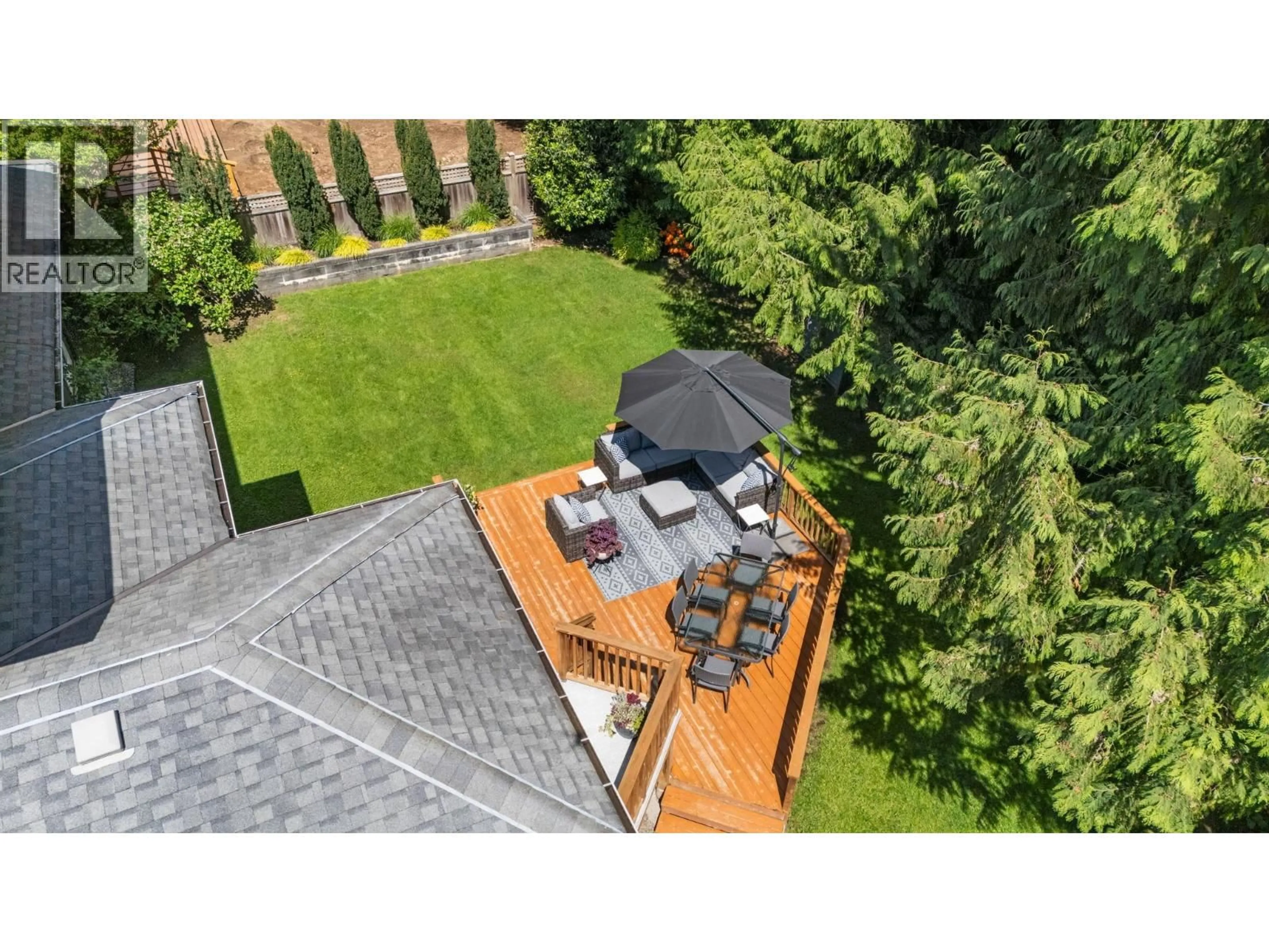 A pic from outside/outdoor area/front of a property/back of a property/a pic from drone, unknown for 4368 ARUNDEL ROAD, North Vancouver British Columbia V7R3T2