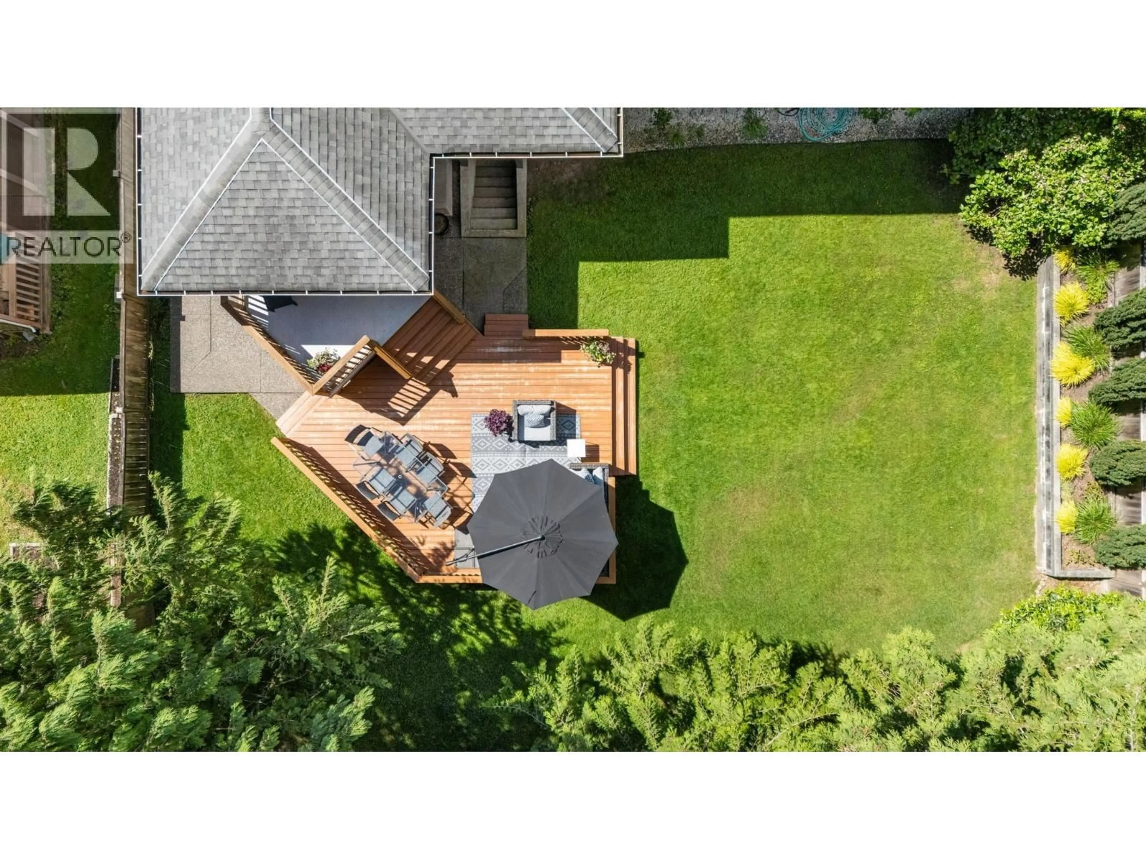 A pic from outside/outdoor area/front of a property/back of a property/a pic from drone, street for 4368 ARUNDEL ROAD, North Vancouver British Columbia V7R3T2