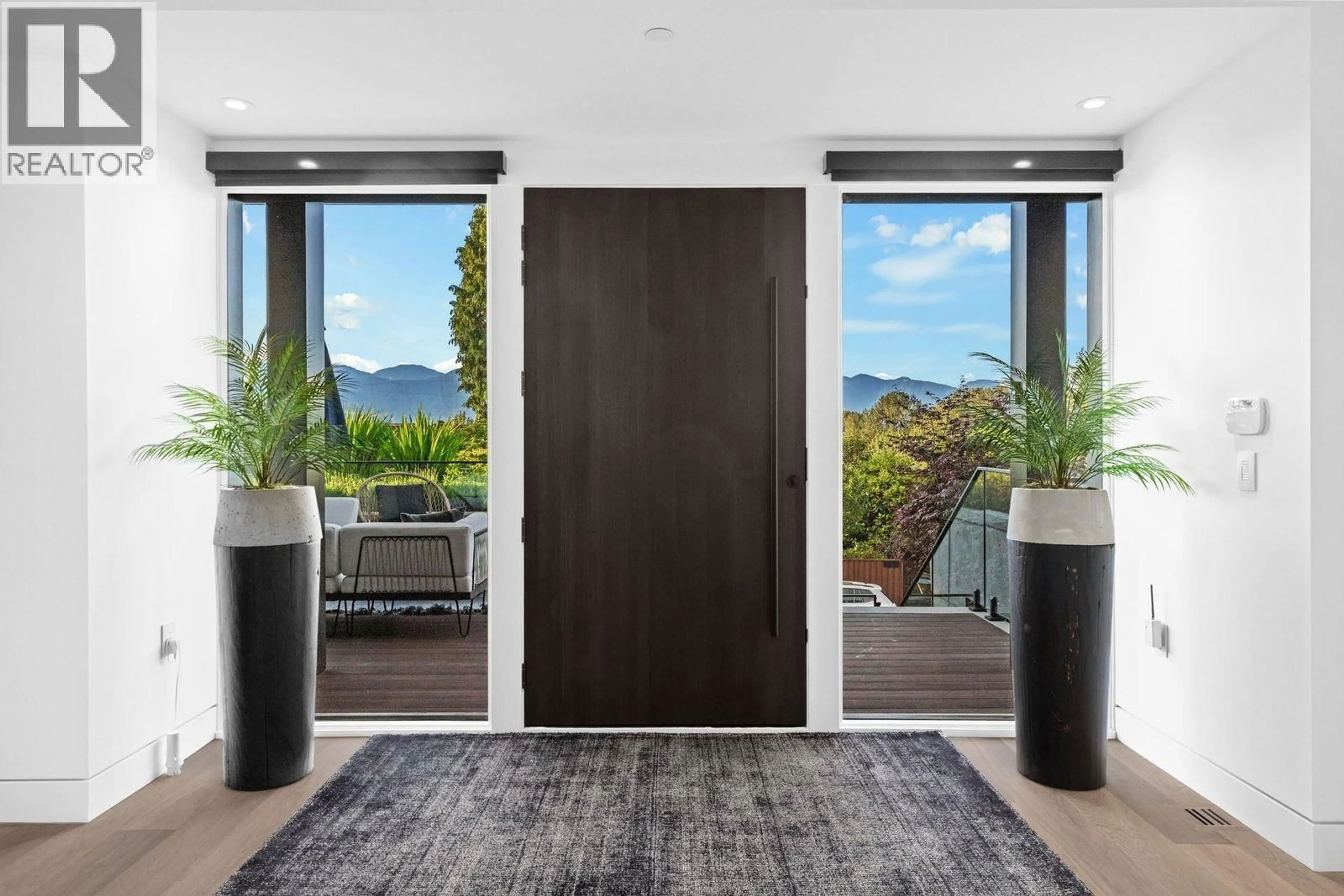 Indoor entryway for 4328 LOCARNO CRESCENT, Vancouver British Columbia V6R1G3