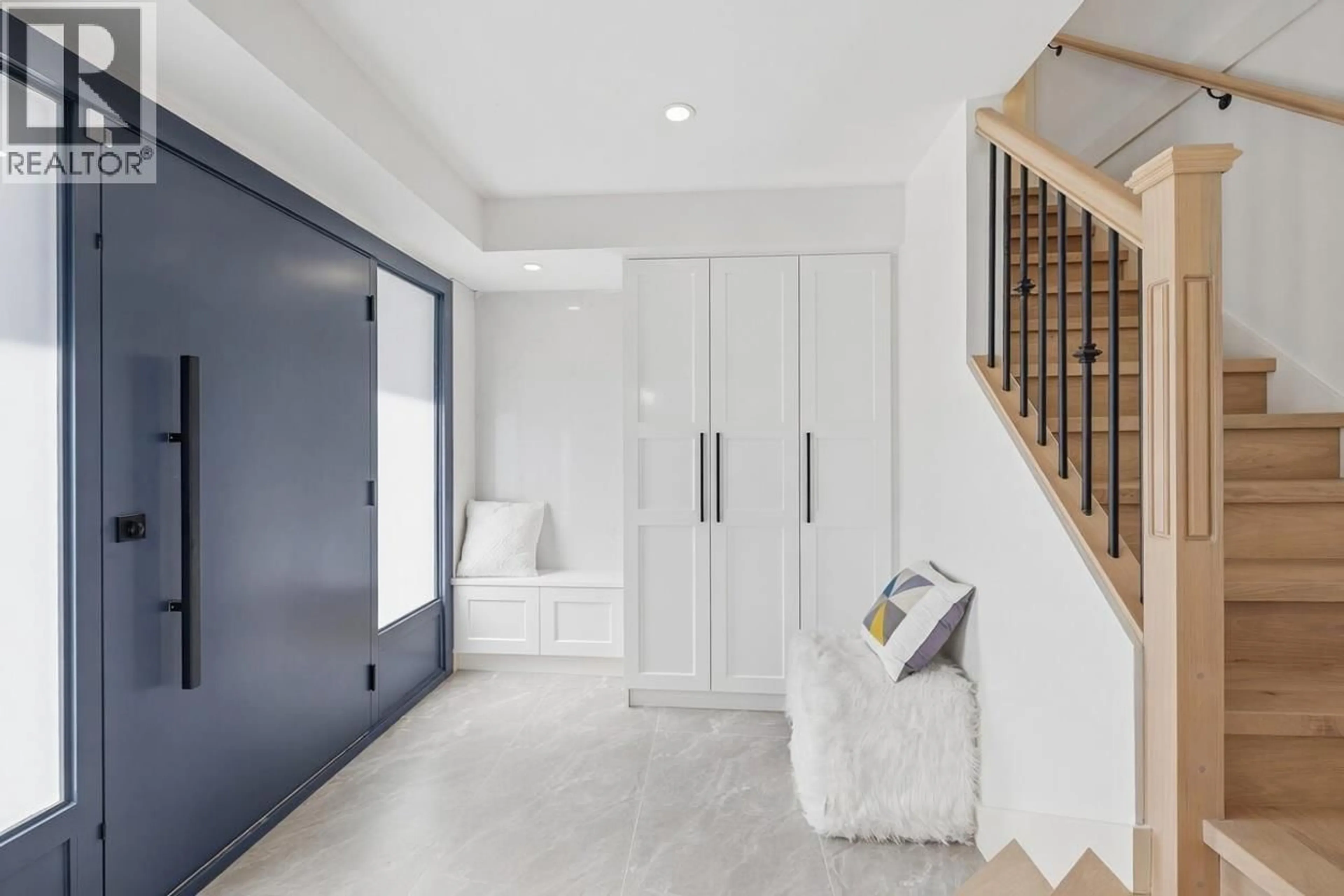 Indoor entryway for 620 KASLO STREET, Vancouver British Columbia V5K5A1