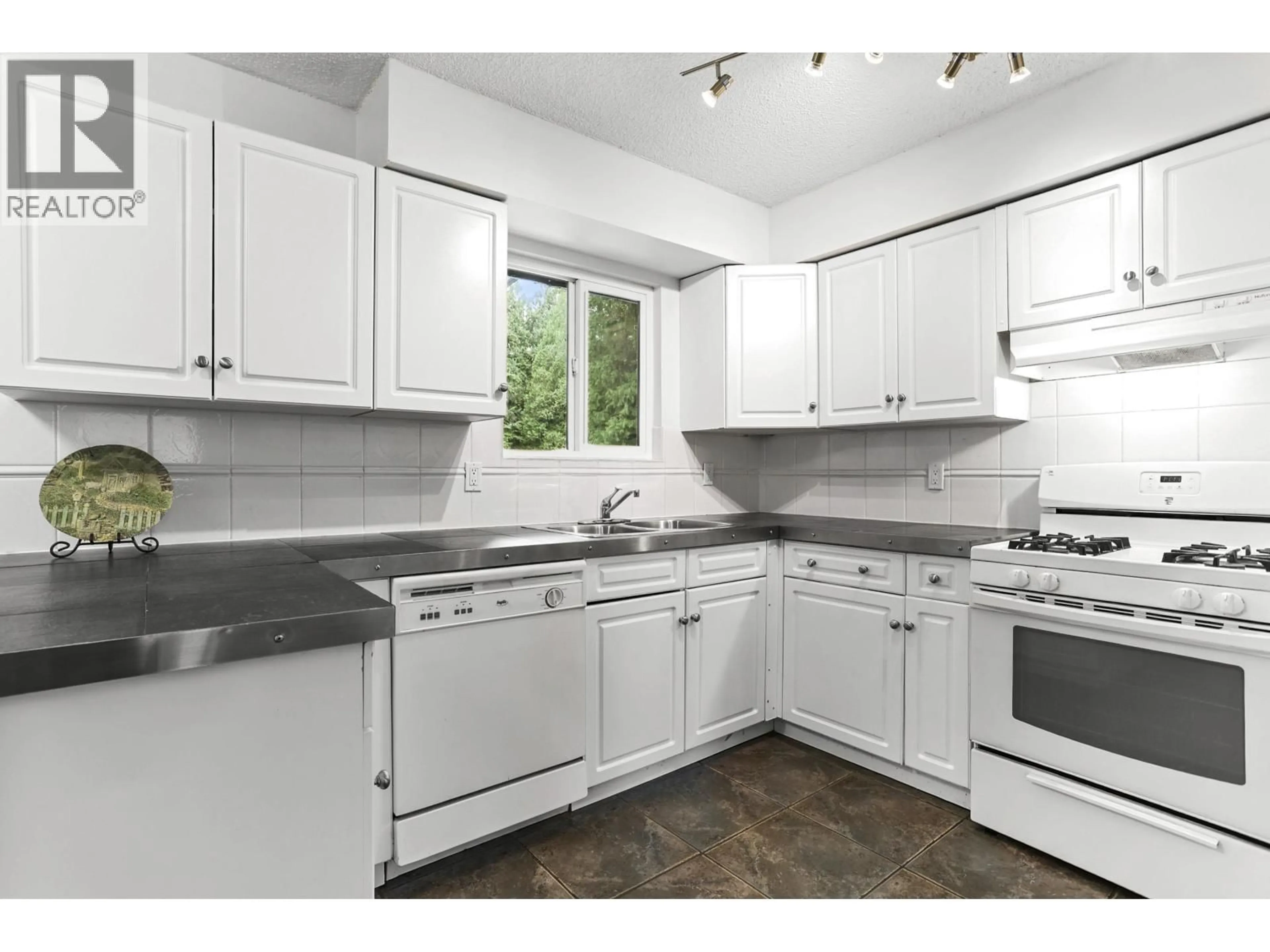Standard kitchen, unknown for 11717 209 STREET, Maple Ridge British Columbia V2X7S6