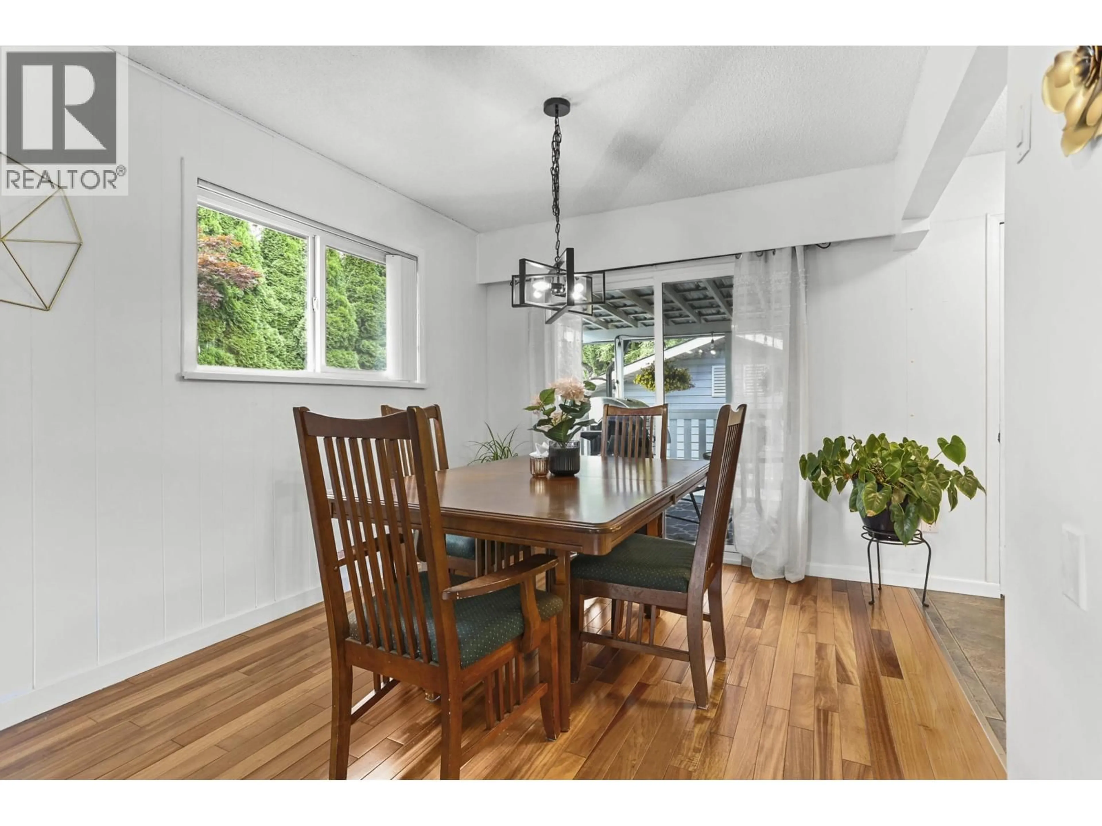 Dining room, wood/laminate floor for 11717 209 STREET, Maple Ridge British Columbia V2X7S6