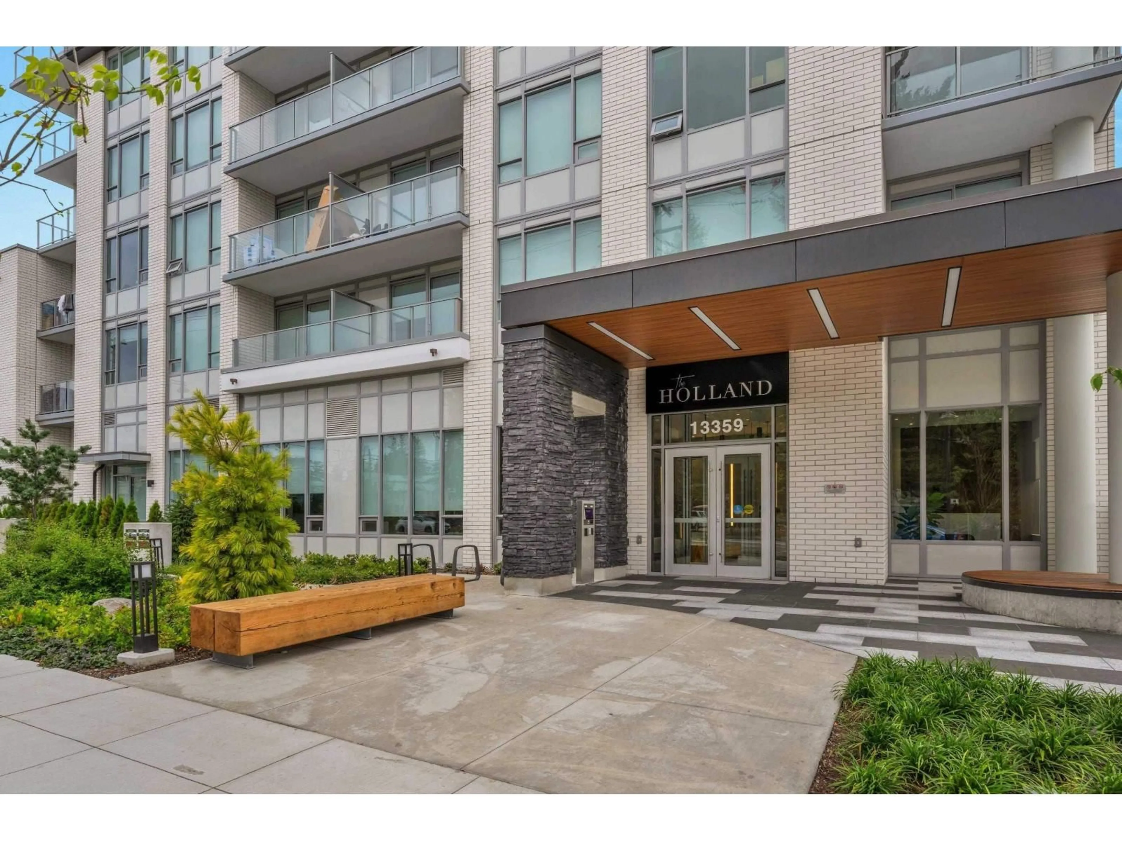 Indoor entryway for 2307 - 13359 OLD YALE ROAD, Surrey British Columbia V3T0S4