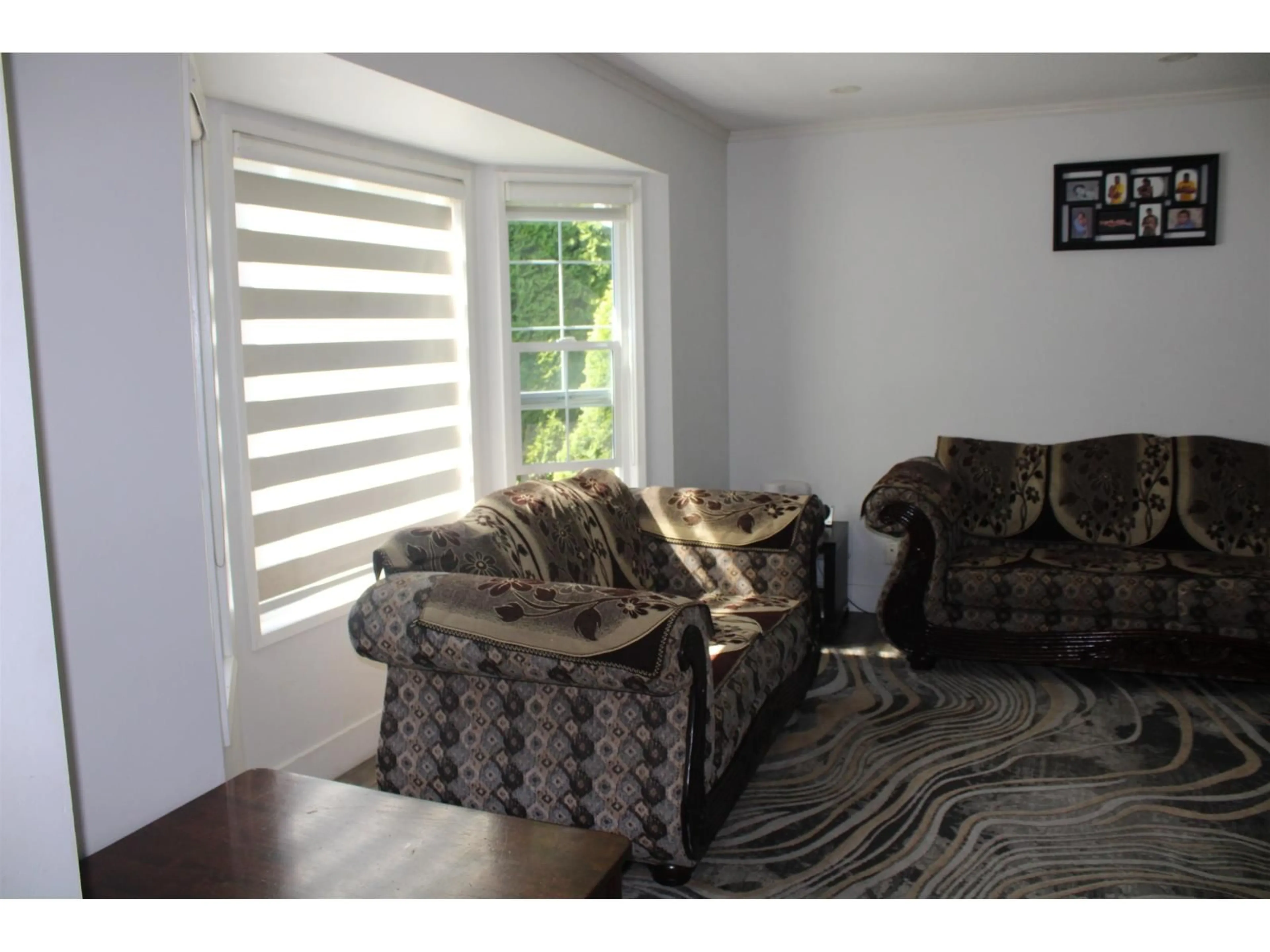 Living room with furniture, wood/laminate floor for 3752 HARWOOD CR CRESCENT, Abbotsford British Columbia V2S7A6