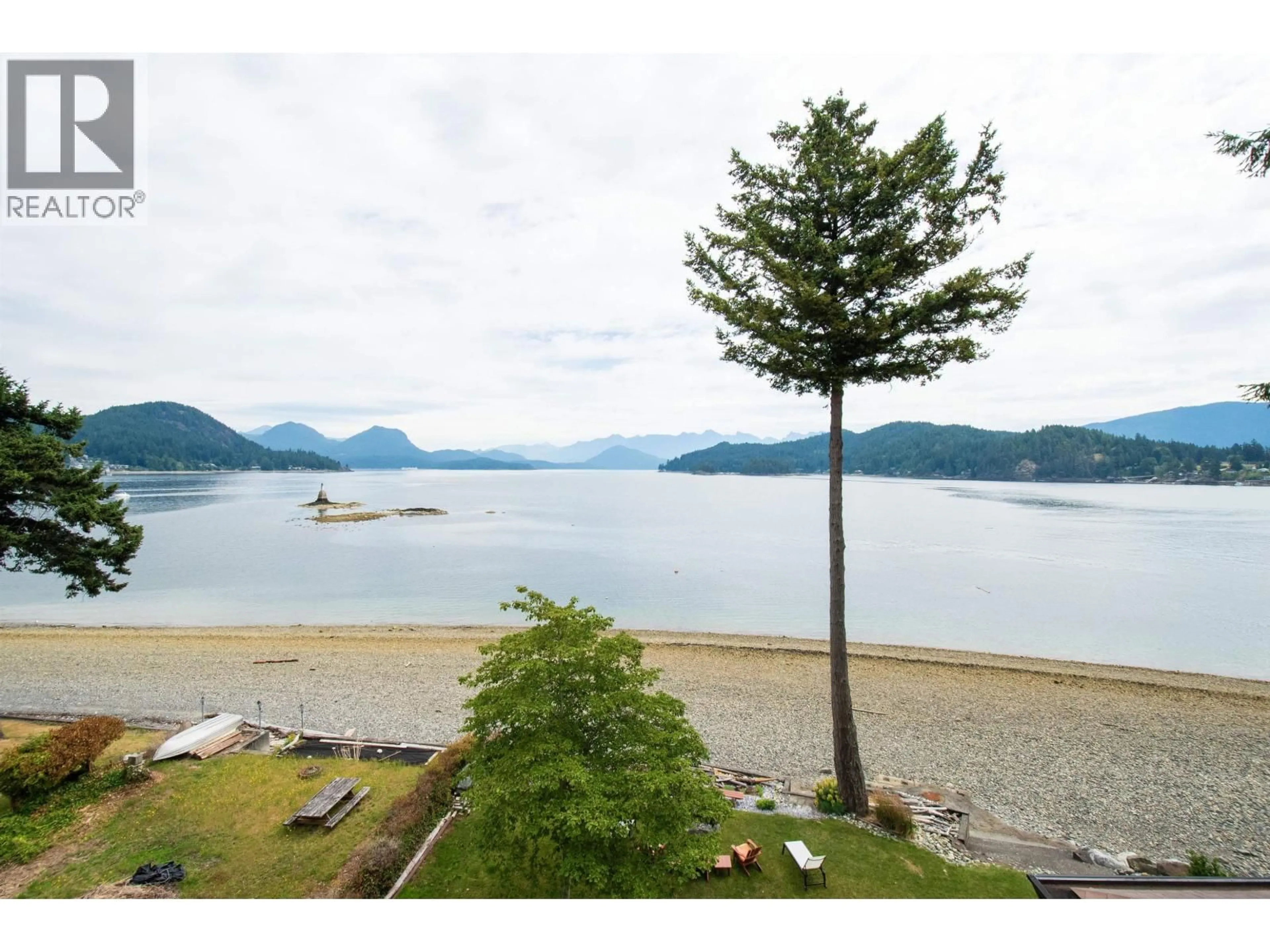 A pic from outside/outdoor area/front of a property/back of a property/a pic from drone, water/lake/river/ocean view for 354 AVALON DRIVE, Gibsons British Columbia V0N1V8