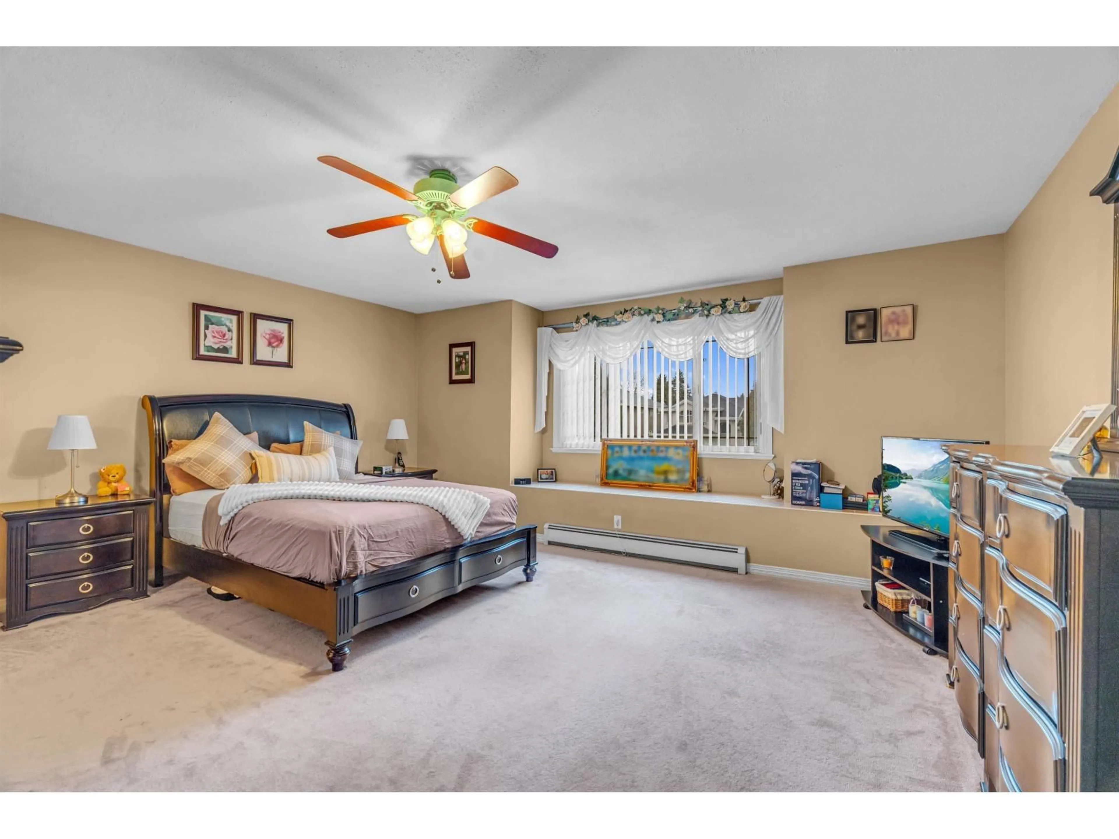 A pic of a room for 15878 99A AVENUE, Surrey British Columbia V4N2A7