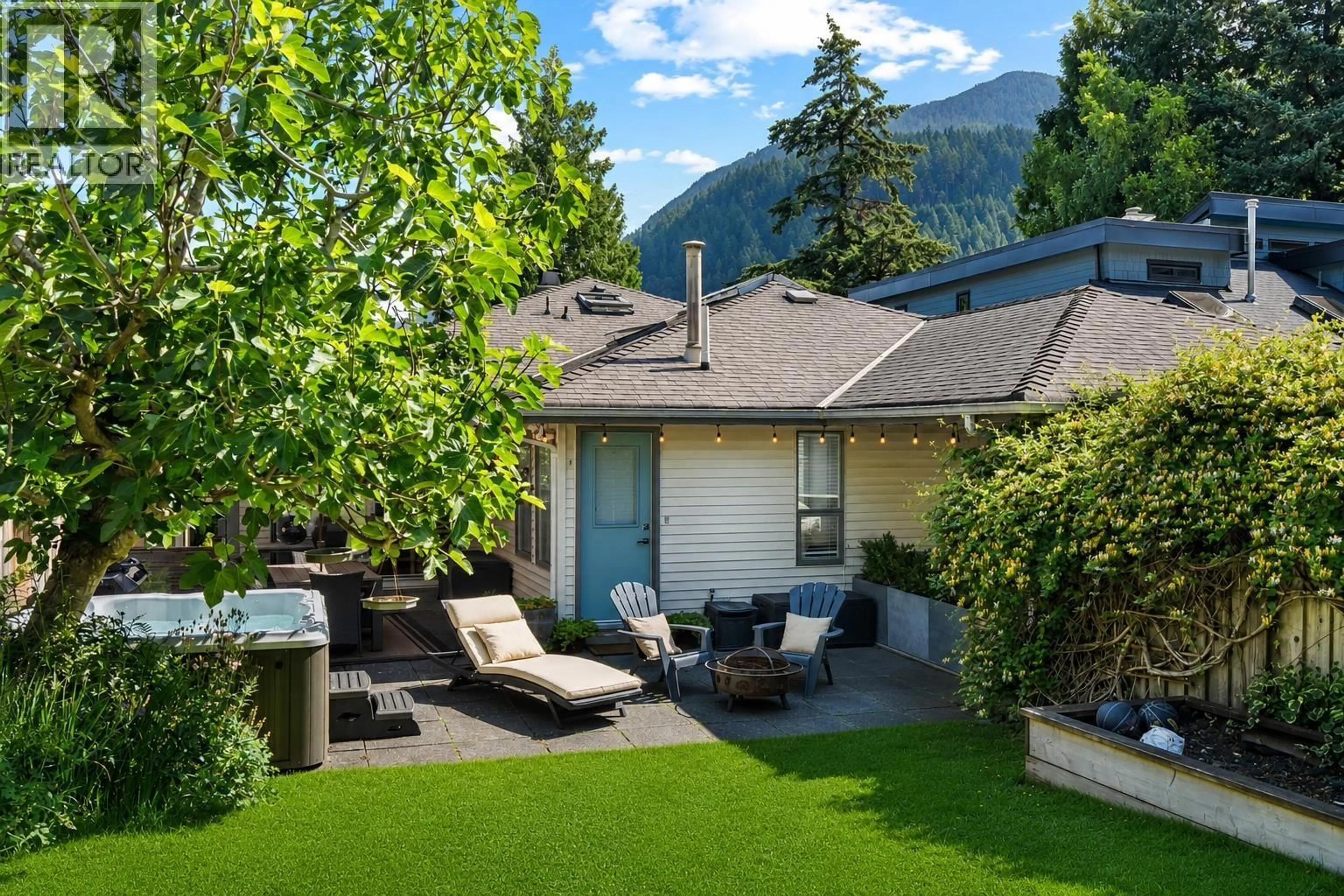 Patio, mountain view for 6422 DOUGLAS STREET, West Vancouver British Columbia V7W2G2
