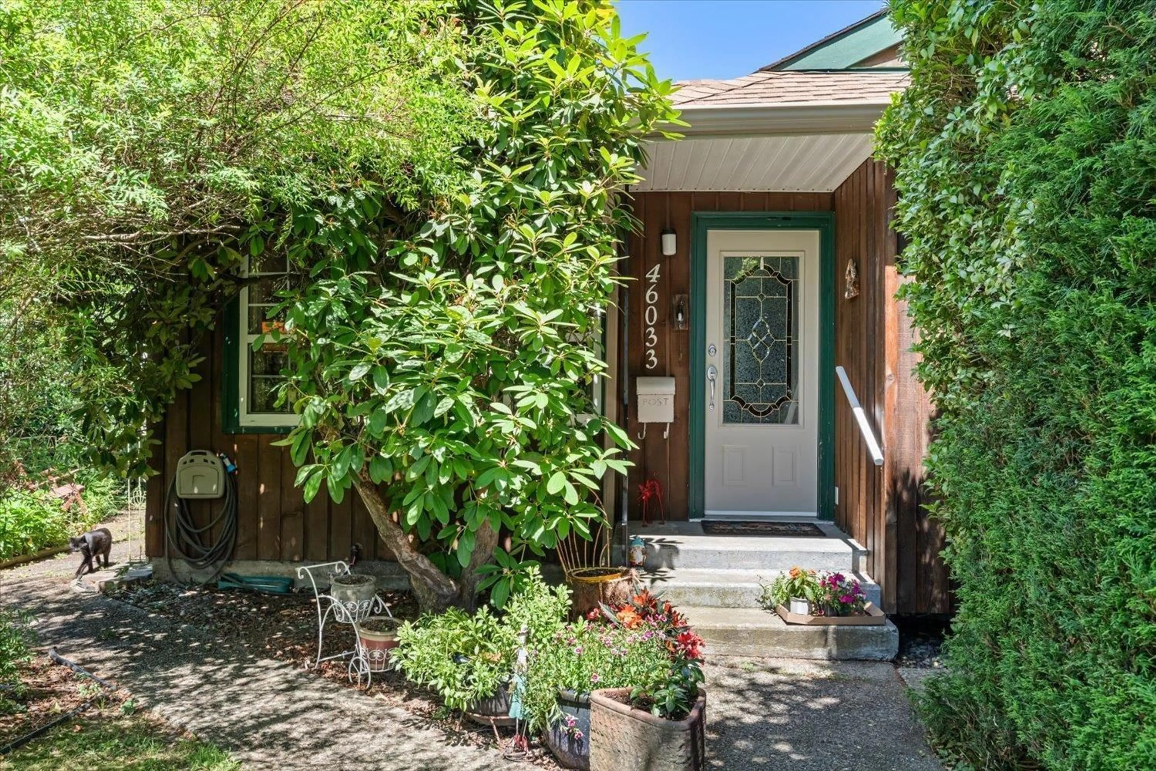 Indoor entryway for 46033 FIFTH AVENUE, Chilliwack British Columbia V2P1M6