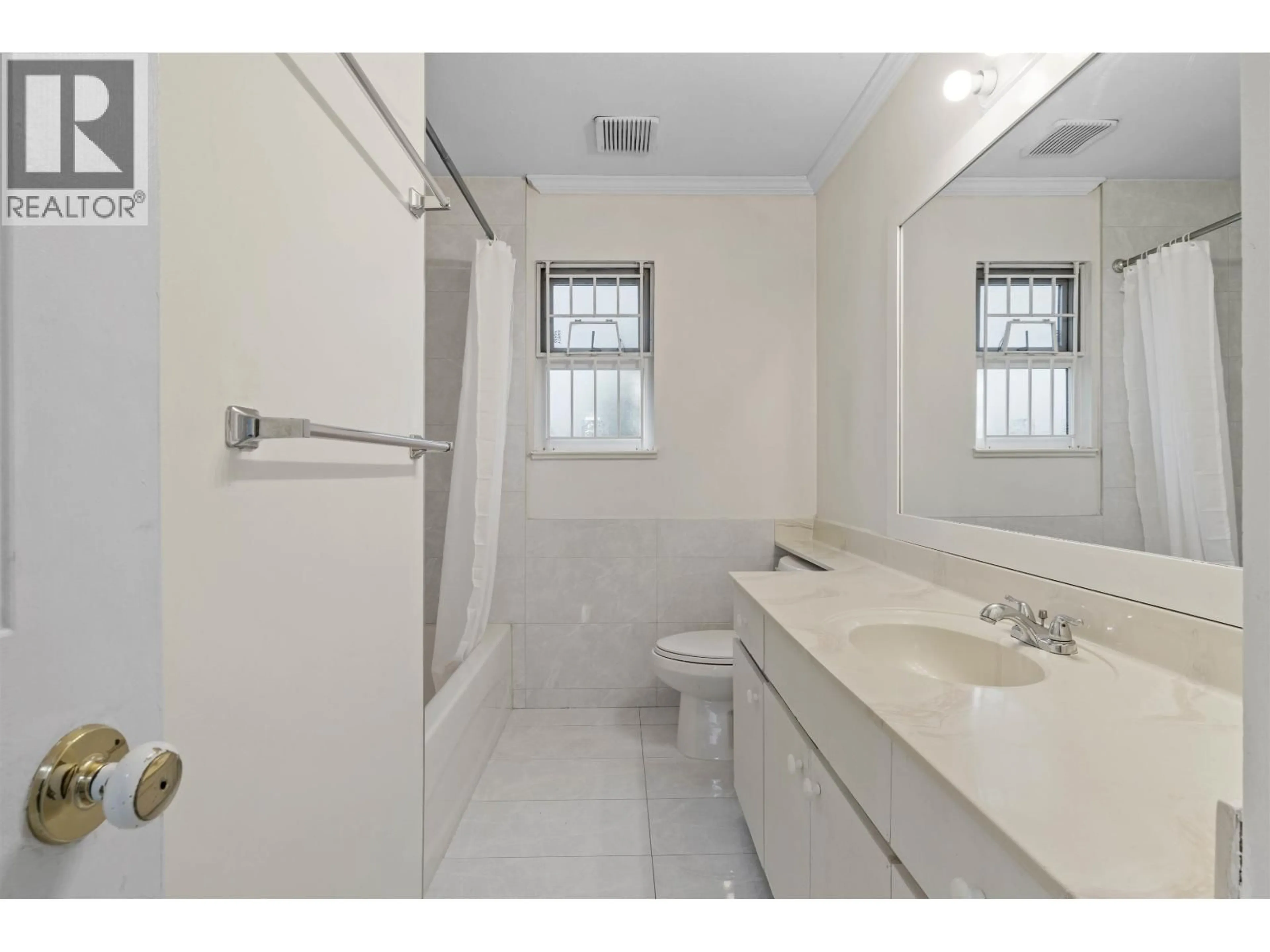 Standard bathroom, ceramic/tile floor for 3315 CHARLES STREET, Vancouver British Columbia V5K3C3