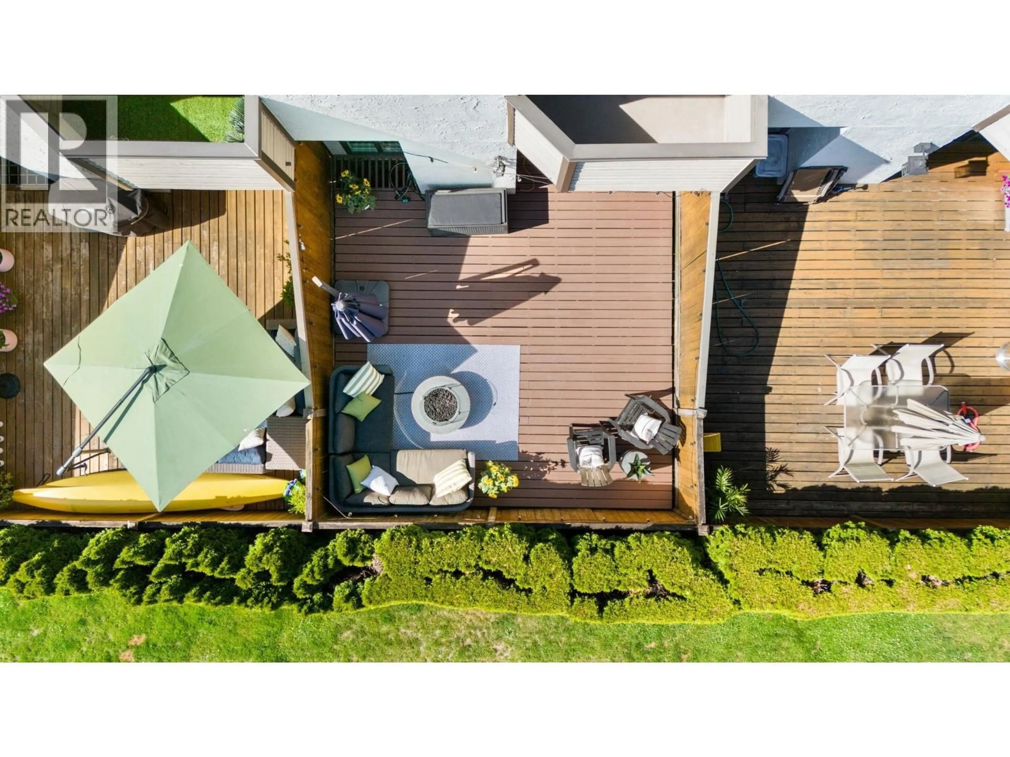 A pic from outside/outdoor area/front of a property/back of a property/a pic from drone, street for 18 - 220 11TH STREET, North Vancouver British Columbia V7L2G7
