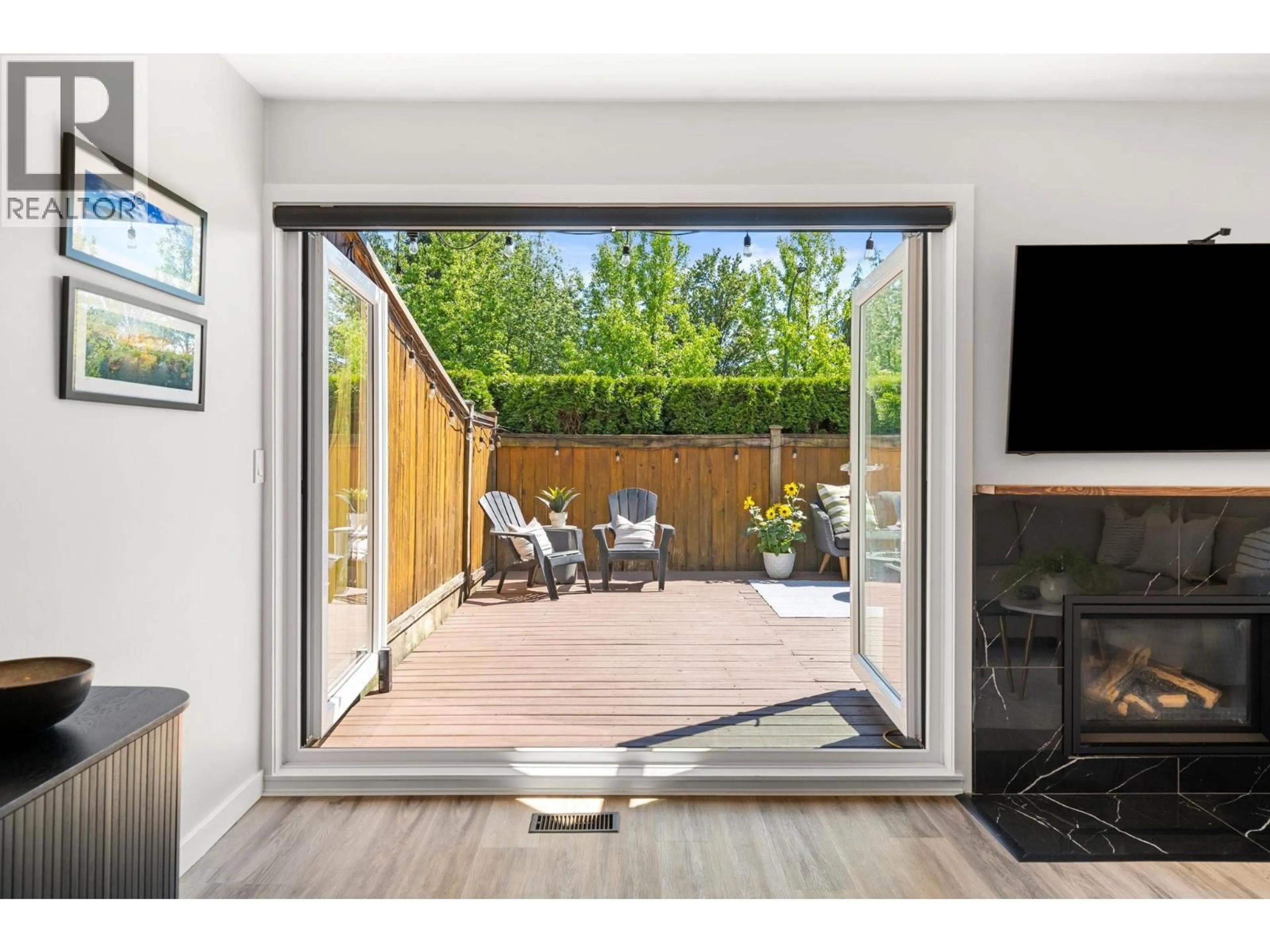Patio, street for 18 - 220 11TH STREET, North Vancouver British Columbia V7L2G7