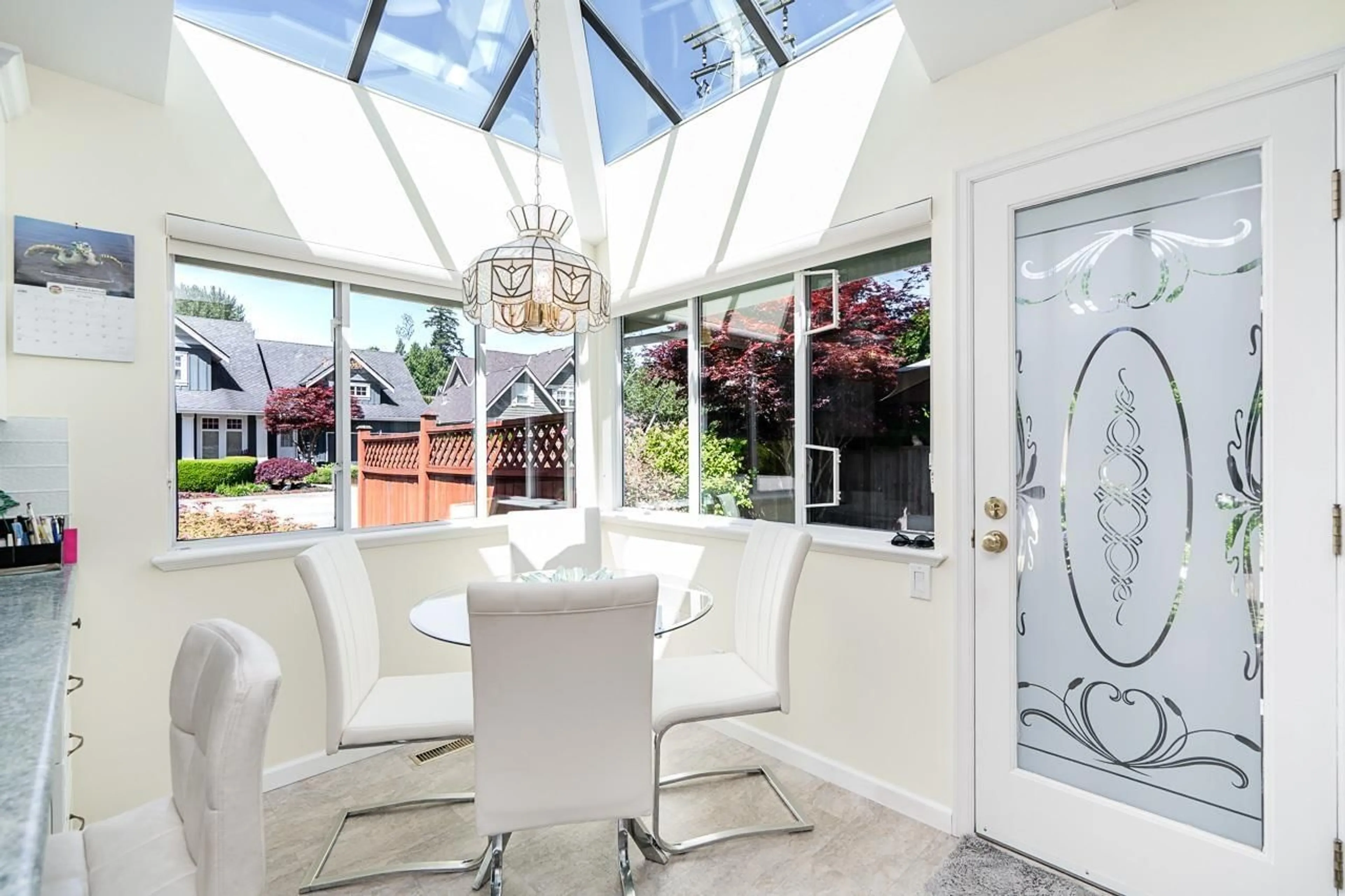 Dining room, ceramic/tile floor for 2112 124 STREET, Surrey British Columbia V4A3M5
