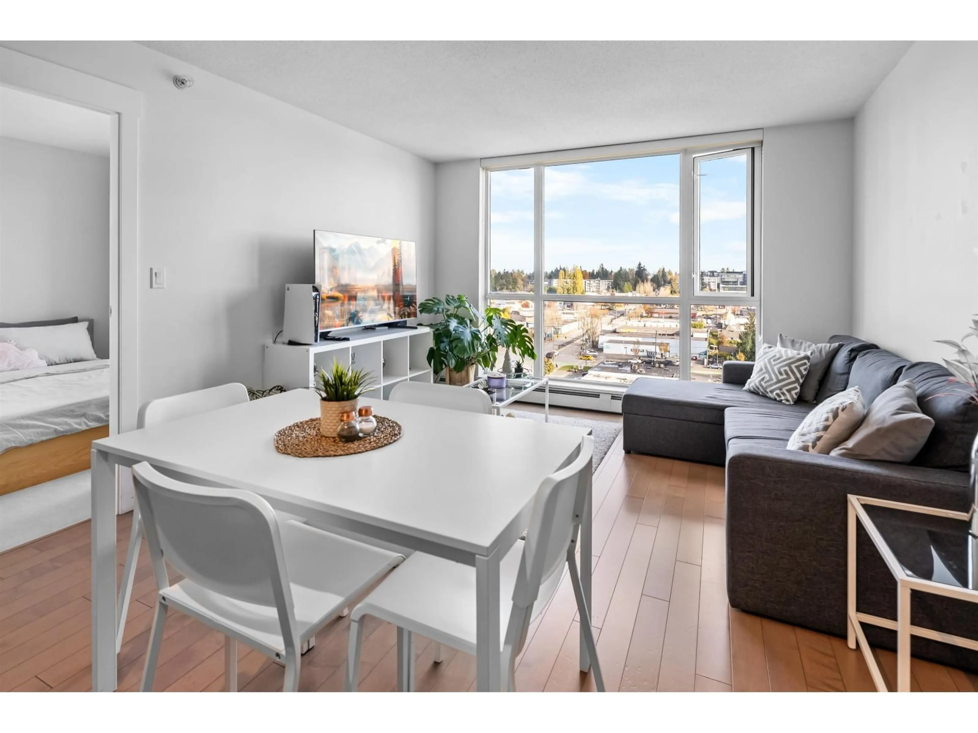 Living room with furniture, wood/laminate floor for 1302 - 10777 UNIVERSITY DRIVE, Surrey British Columbia V3T0E6