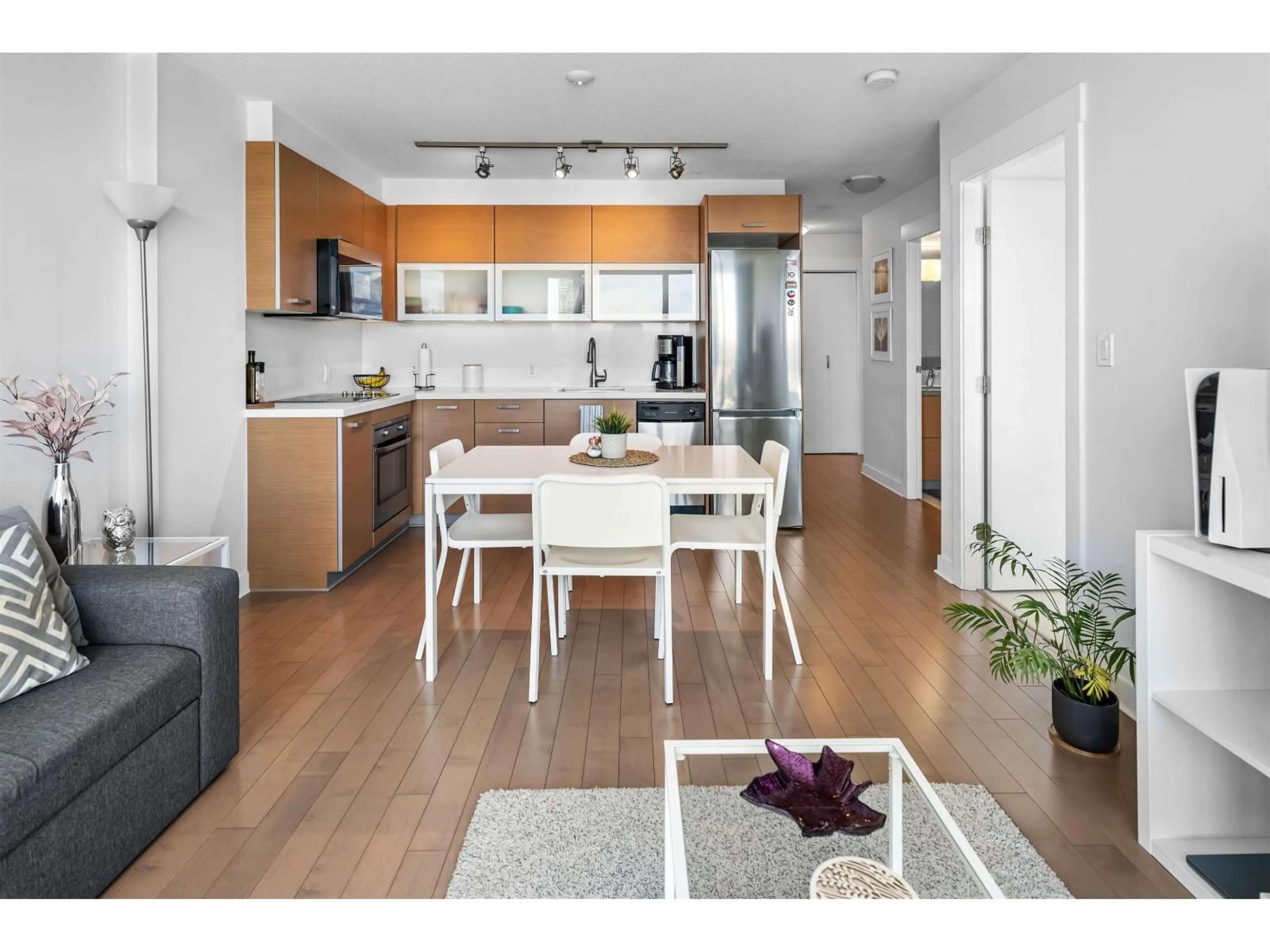 Open concept kitchen, wood/laminate floor for 1302 - 10777 UNIVERSITY DRIVE, Surrey British Columbia V3T0E6