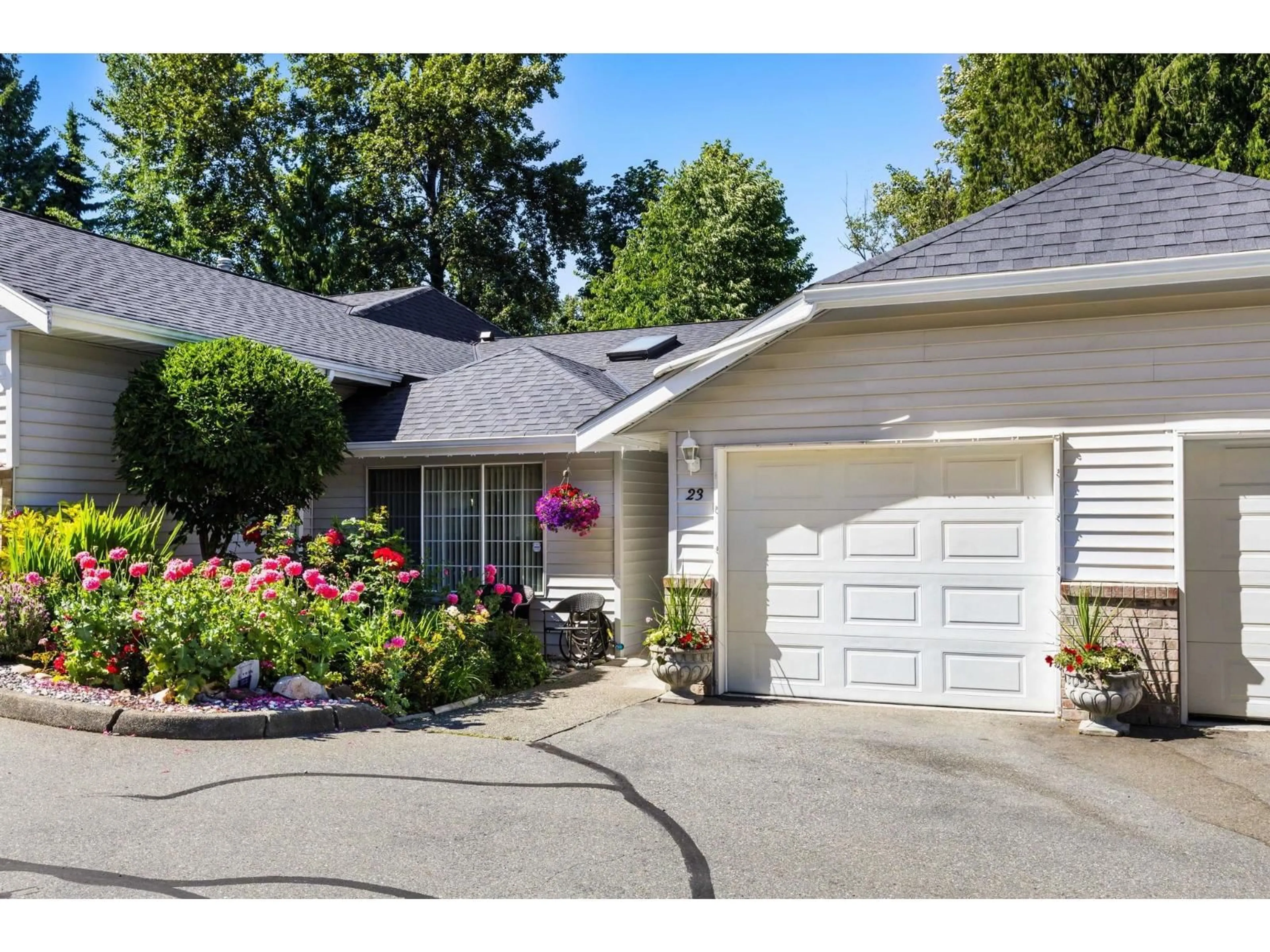 Home with vinyl exterior material, street for 23 - 33020 MACLURE ROAD, Abbotsford British Columbia V2S7J6