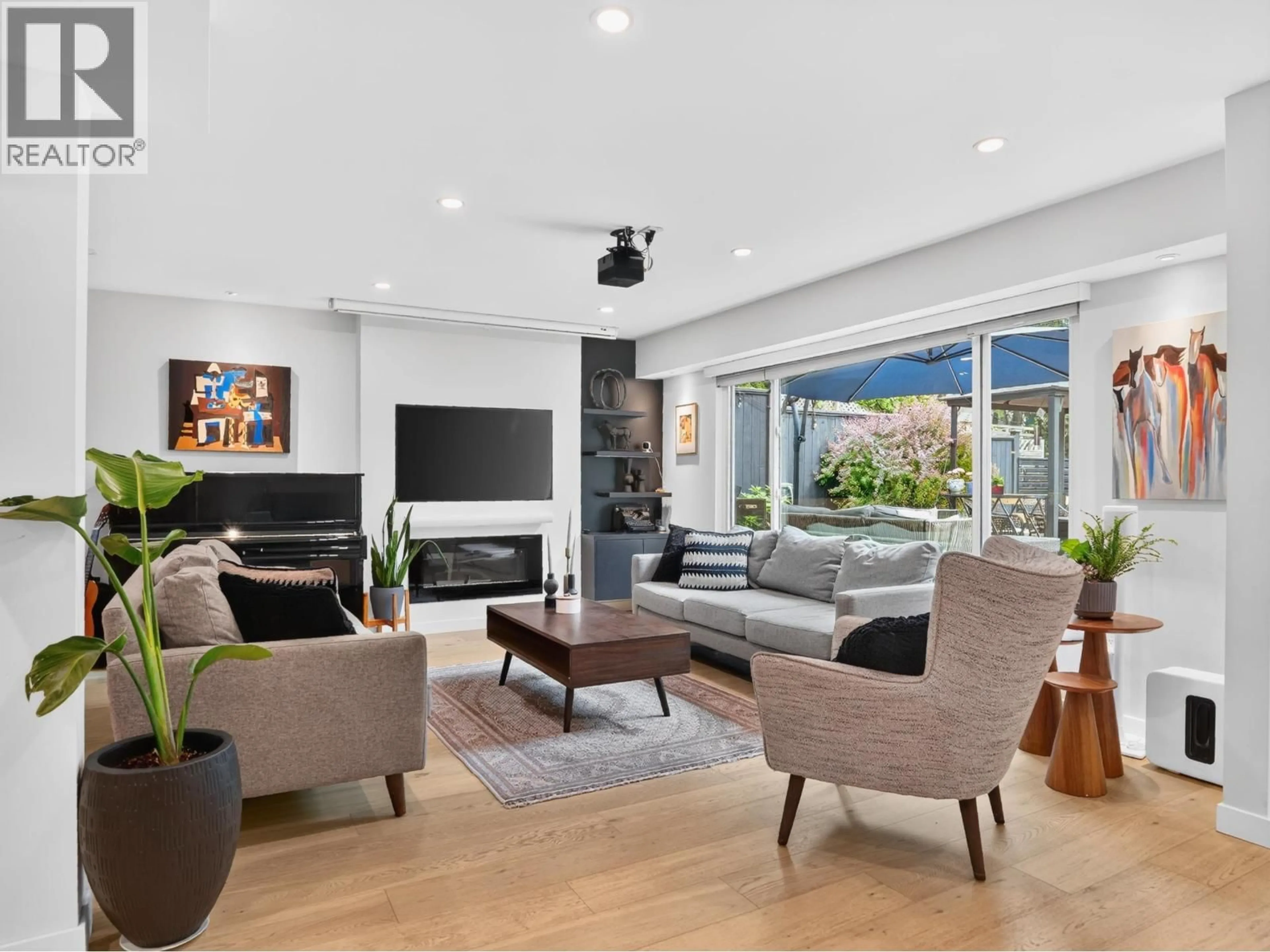 Living room with furniture, unknown for 514 28TH STREET, North Vancouver British Columbia V7N2J5