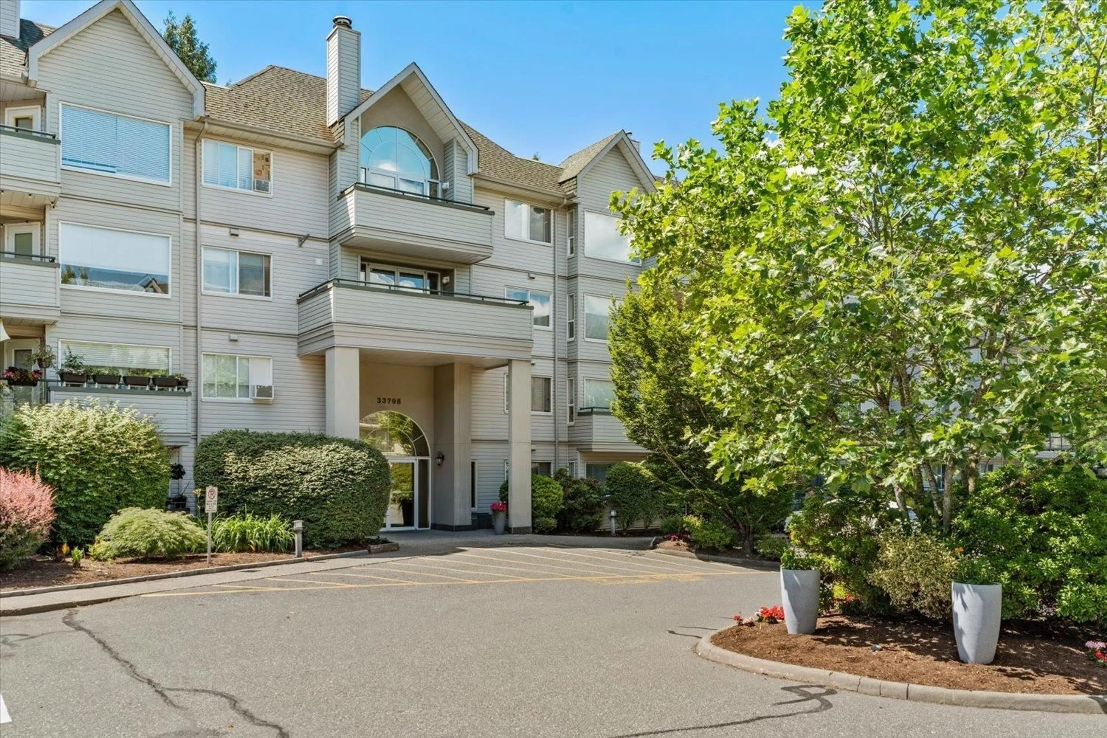 Indoor foyer for 404 - 33708 KING ROAD, Abbotsford British Columbia V2S8C6