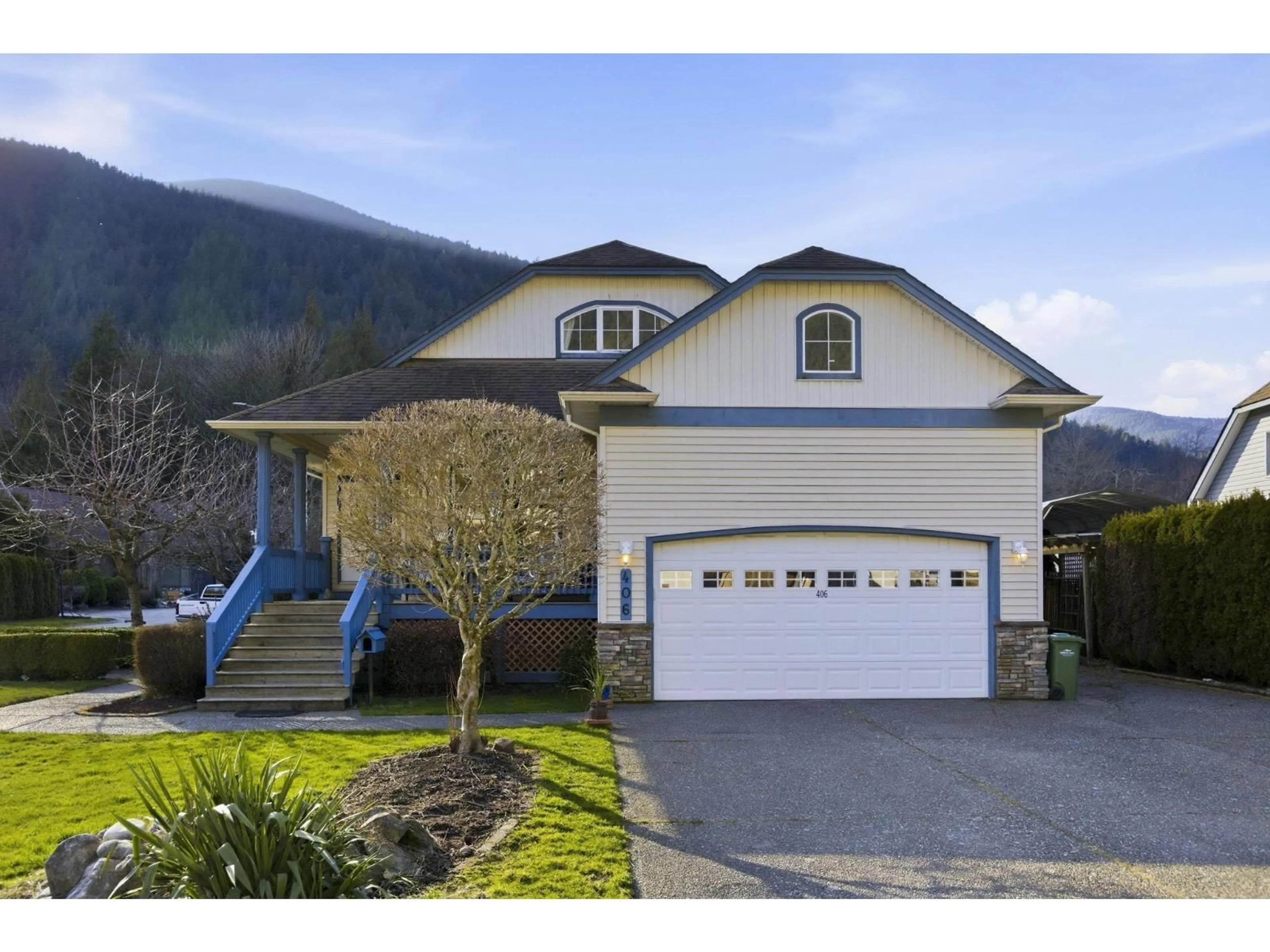 Home with vinyl exterior material, mountain view for 406 MIAMI RIVER DRIVE, Harrison Hot Springs British Columbia V0M1K0