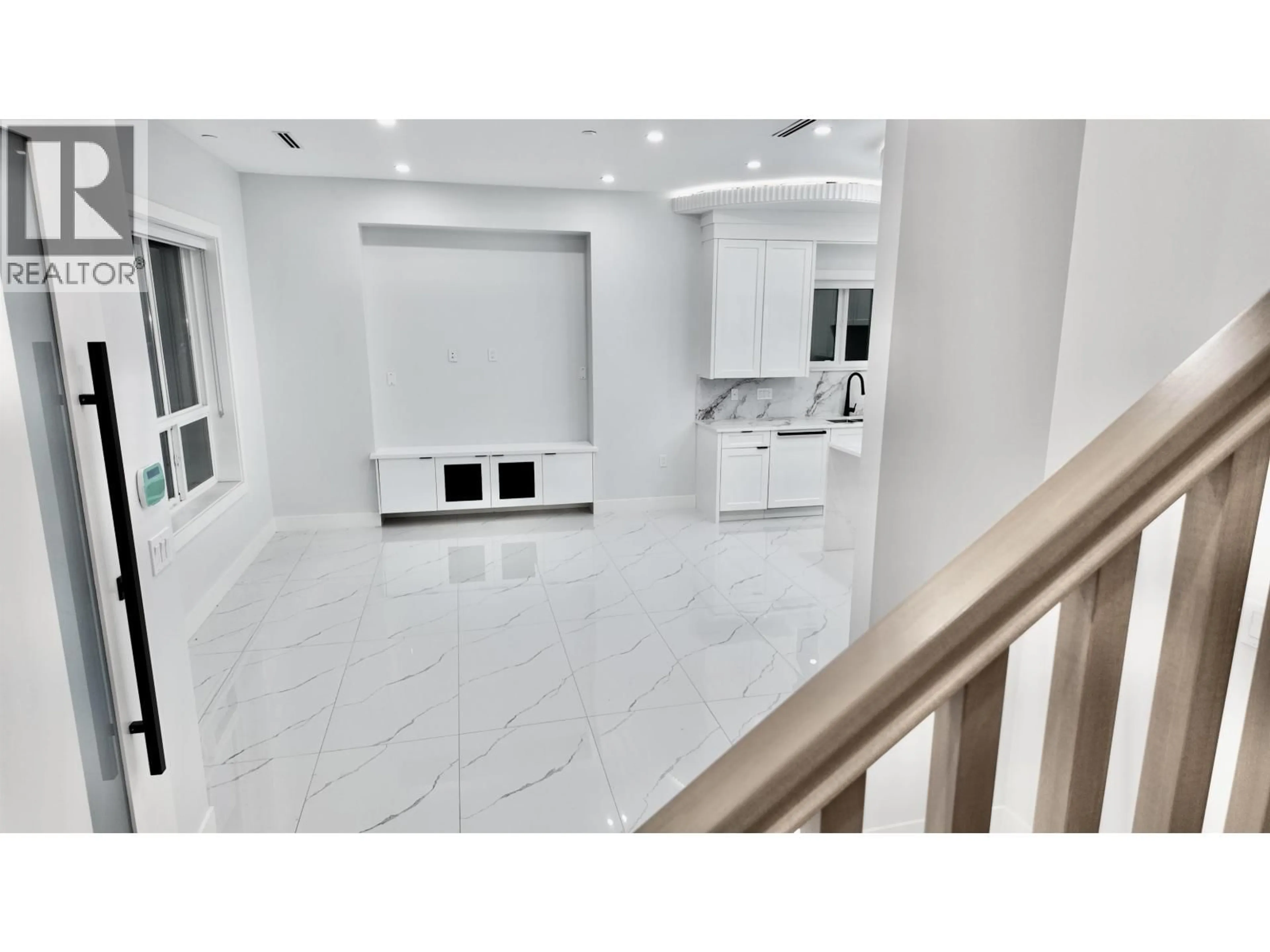 Indoor foyer for 1330 64TH AVENUE, Vancouver British Columbia V5X2P1
