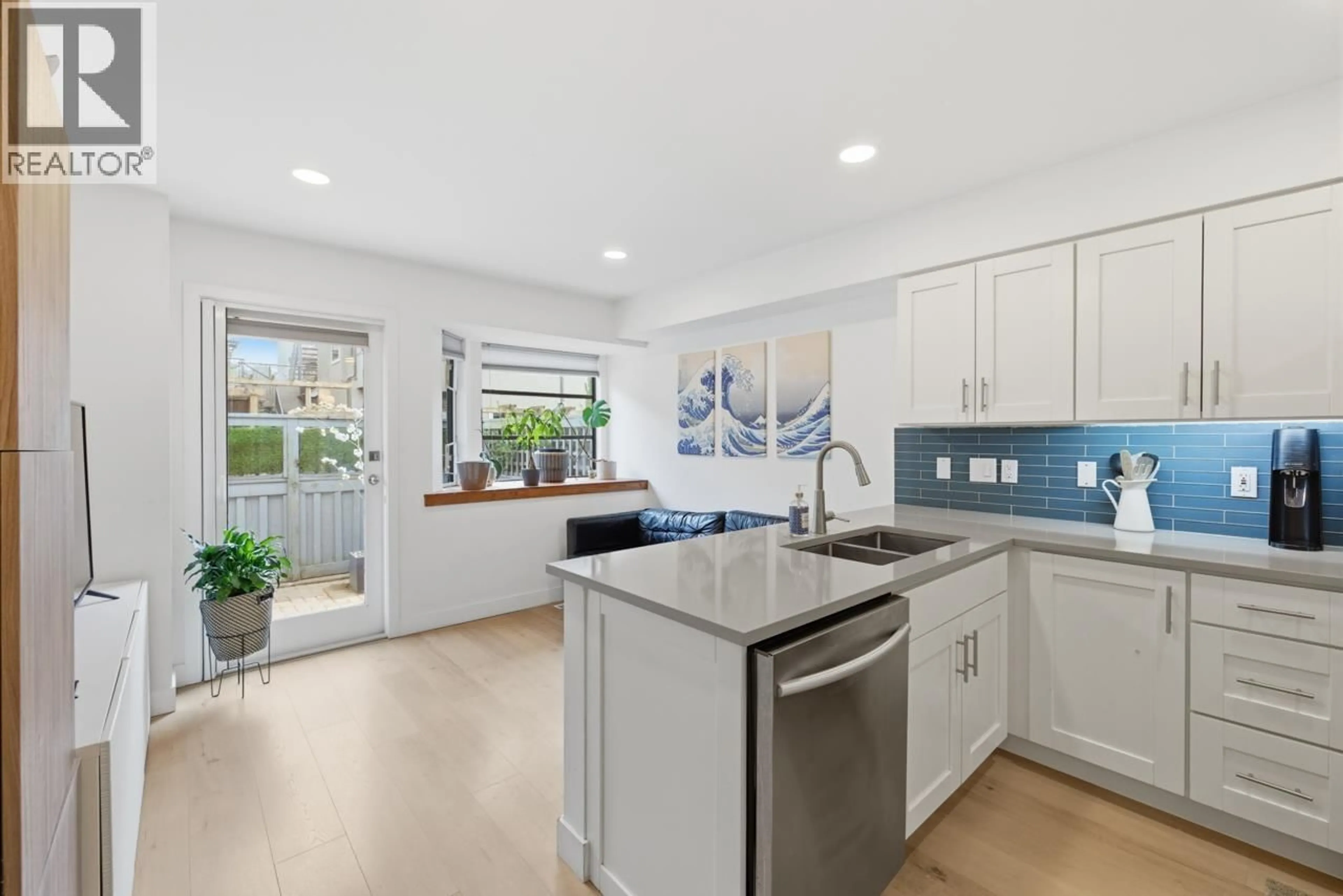 Open concept kitchen, ceramic/tile floor for 10 - 2118 EASTERN AVENUE, North Vancouver British Columbia V7L3G3