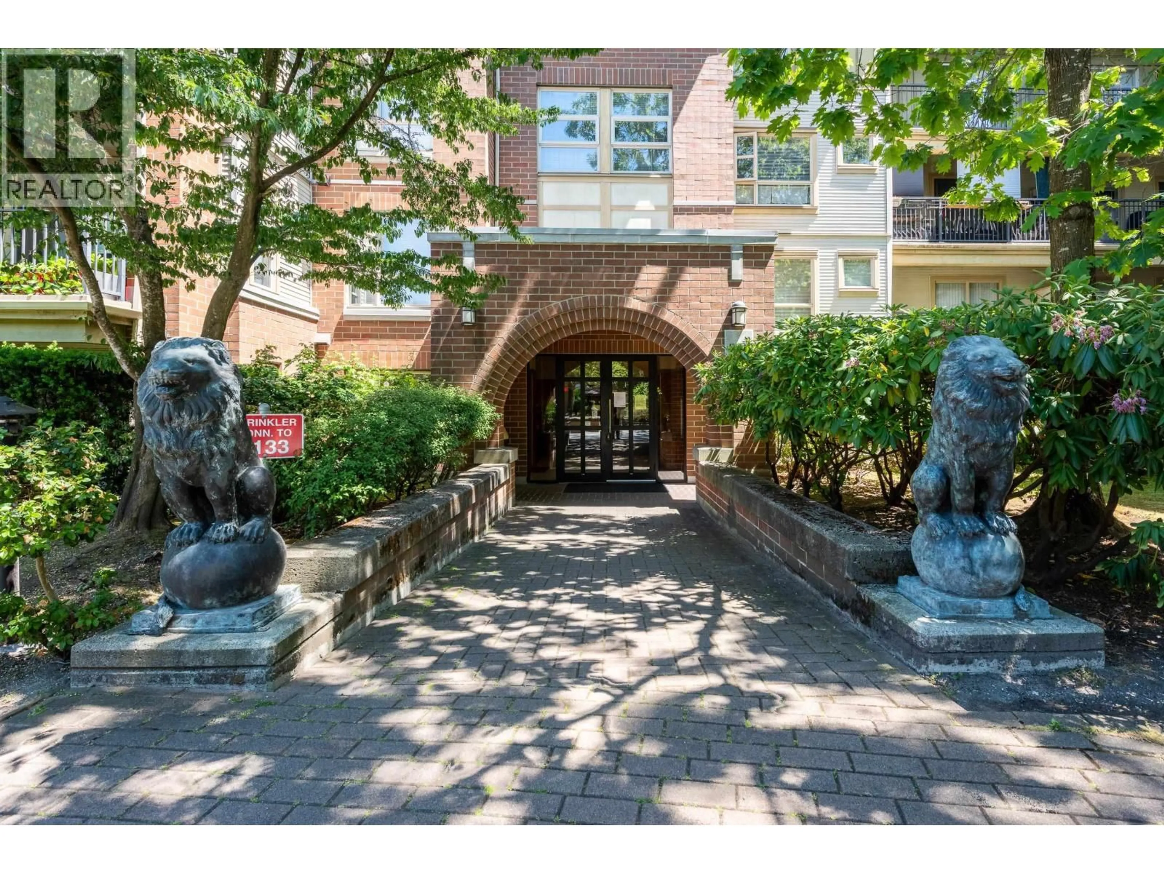 Indoor foyer for 1108 - 5133 GARDEN CITY ROAD, Richmond British Columbia V6X4H9