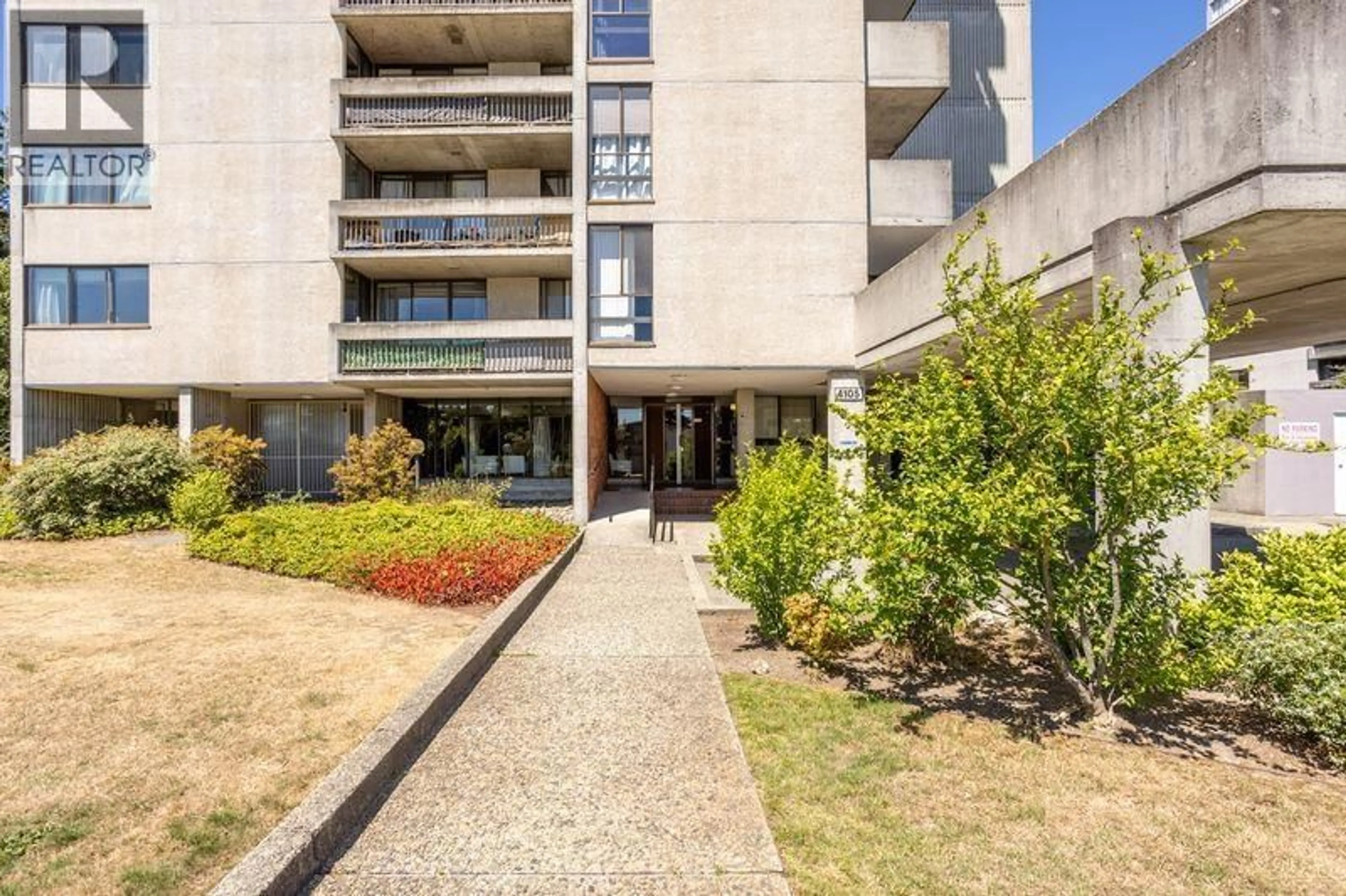 Indoor foyer for 101 - 4105 IMPERIAL STREET, Burnaby British Columbia V5J1A6