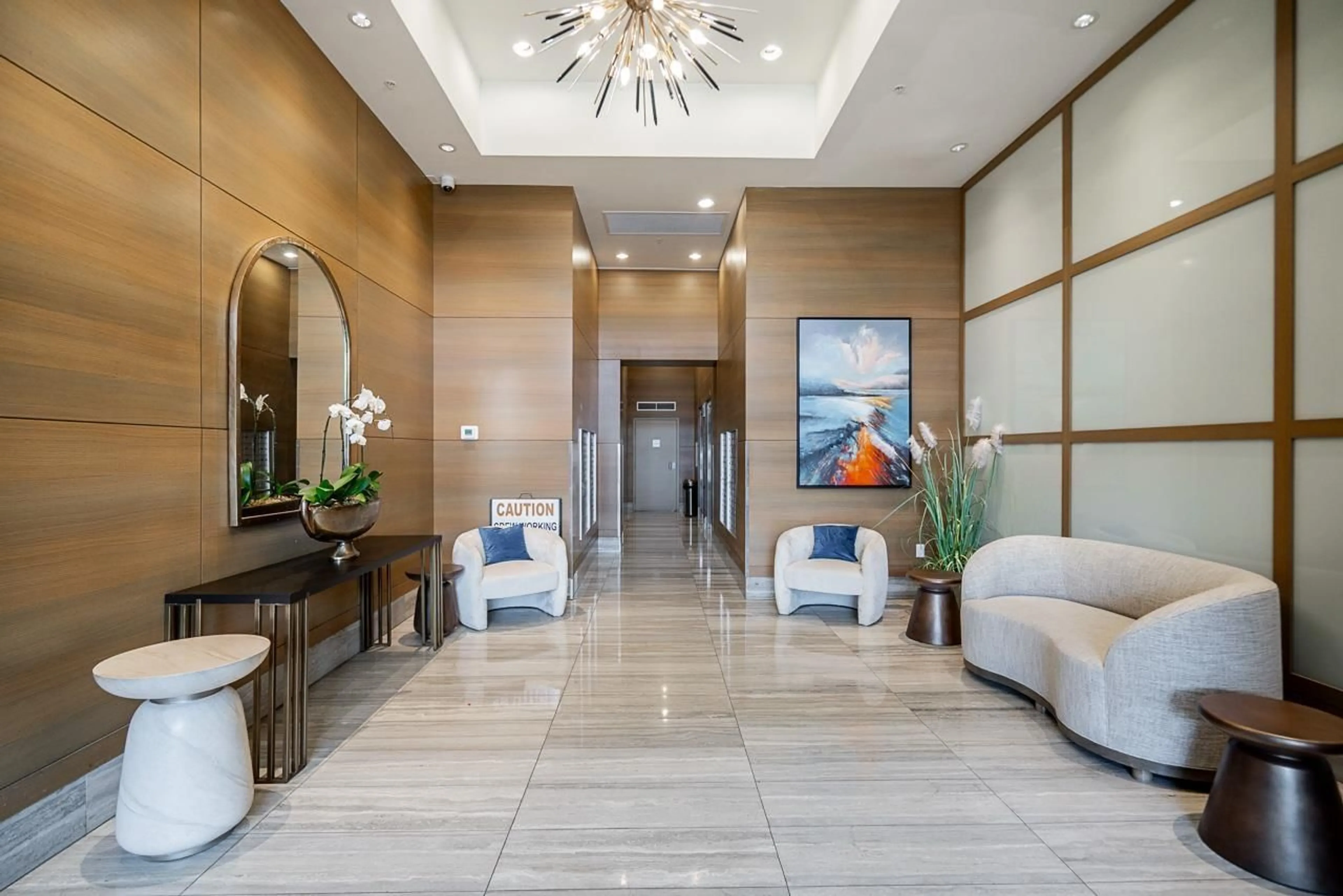 Lobby for 203 - 15152 RUSSELL AVENUE, White Rock British Columbia V4B0A3