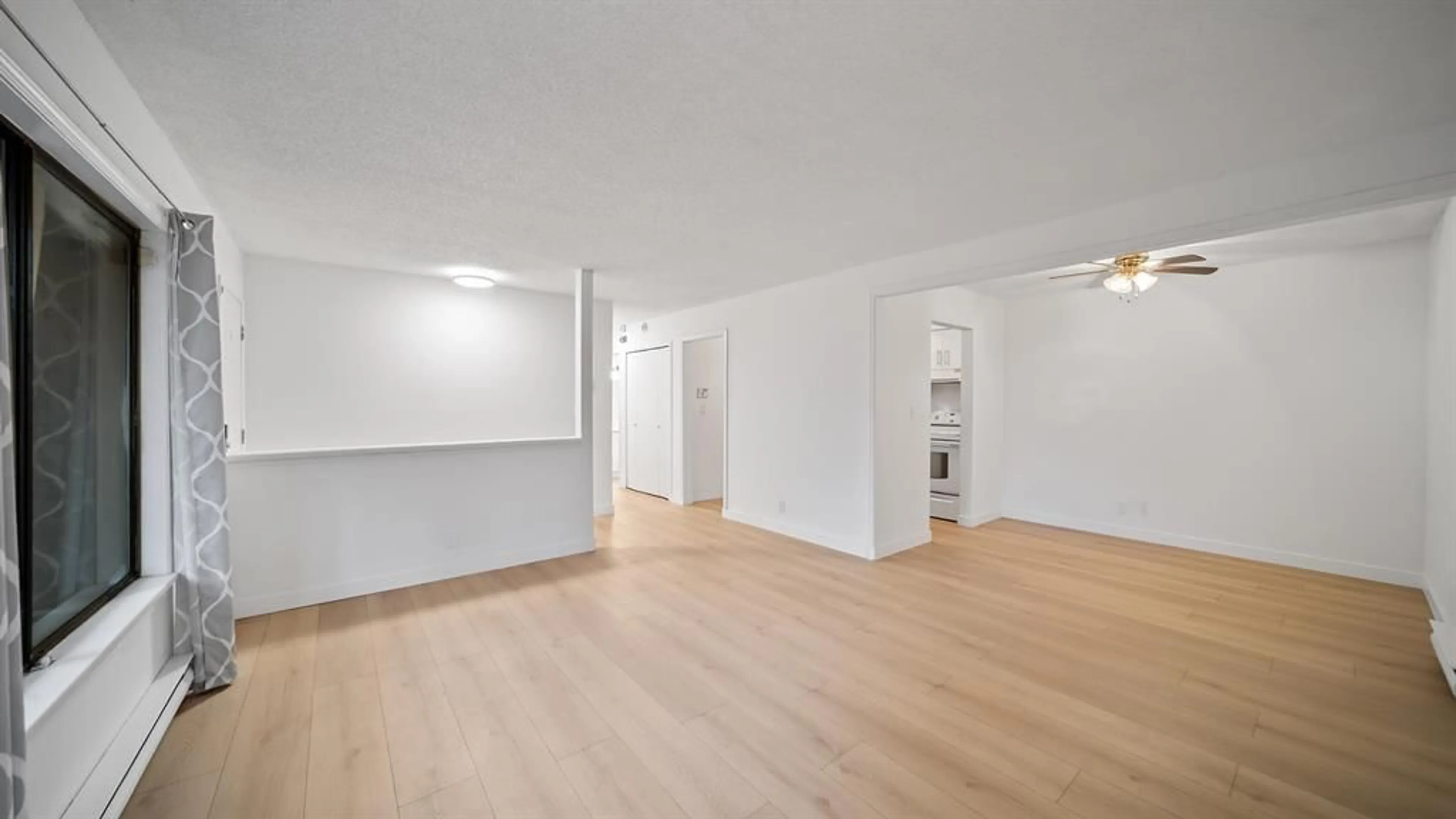 A pic of a room for 916 - 10620 150 STREET, Surrey British Columbia V3R7S1