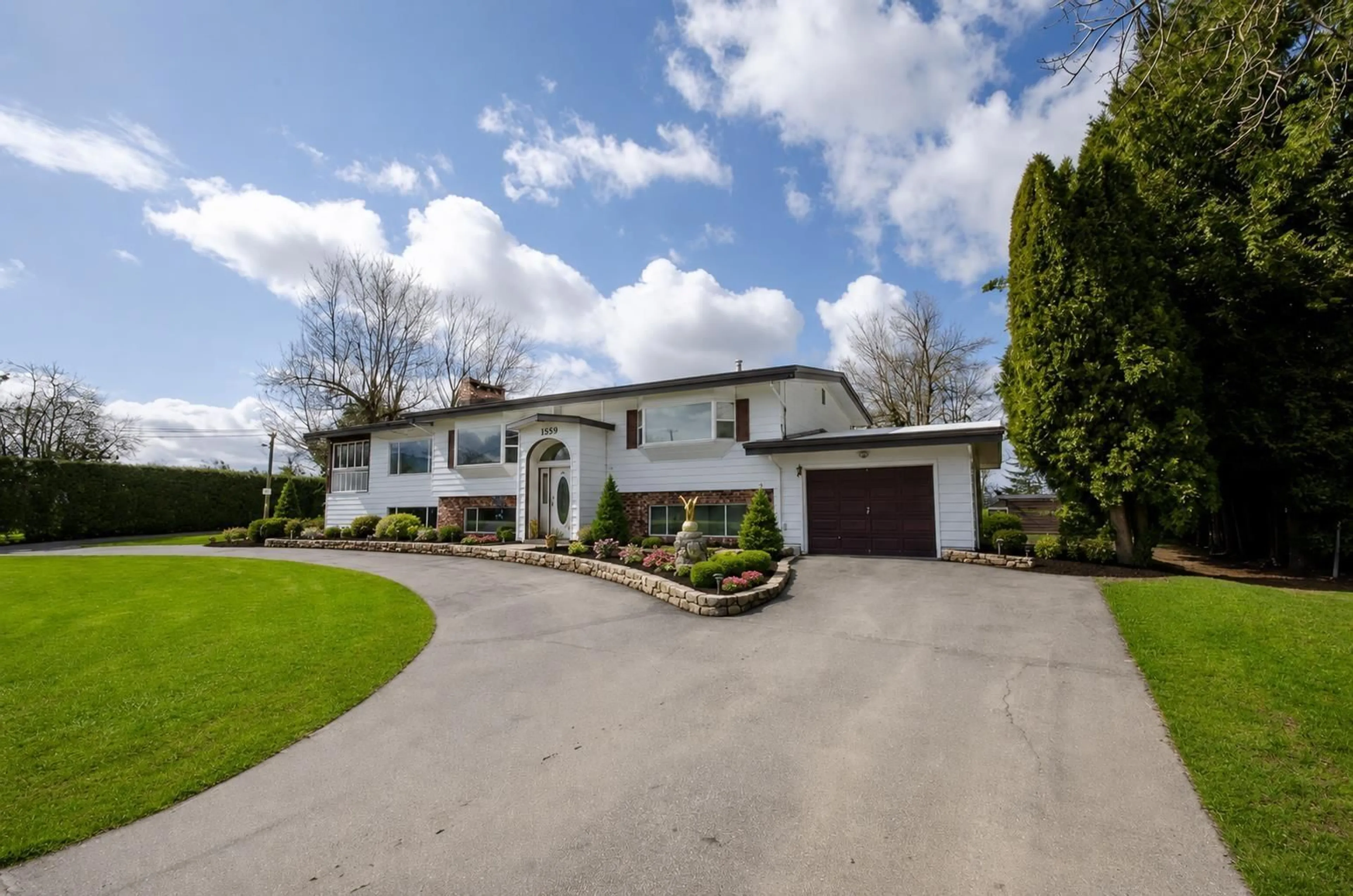 A pic from outside/outdoor area/front of a property/back of a property/a pic from drone, street for 1559 WHATCOM ROAD, Abbotsford British Columbia V3G1Y9