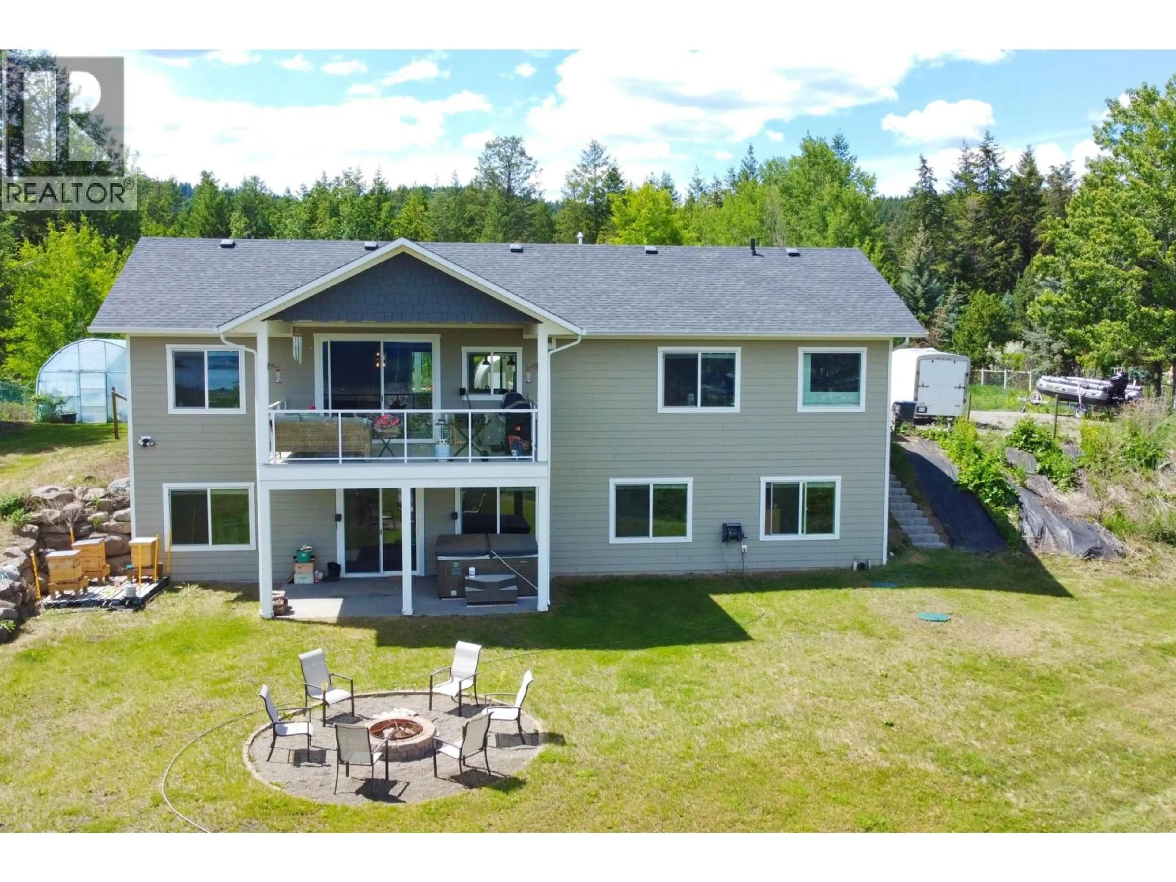 A pic from outside/outdoor area/front of a property/back of a property/a pic from drone, water/lake/river/ocean view for 266 WOODLAND DRIVE, Williams Lake British Columbia V2G4P9