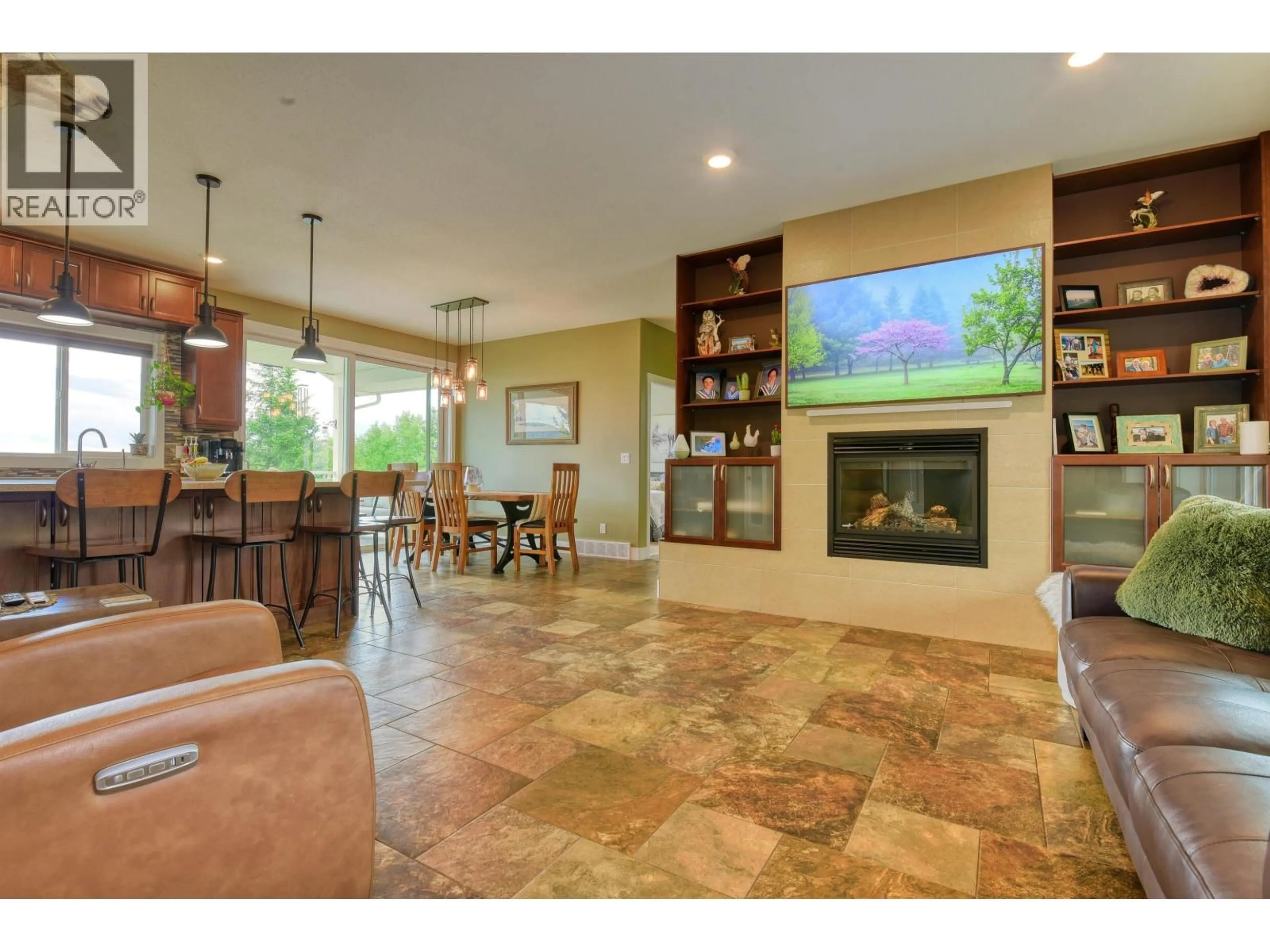Open concept kitchen, ceramic/tile floor for 266 WOODLAND DRIVE, Williams Lake British Columbia V2G4P9
