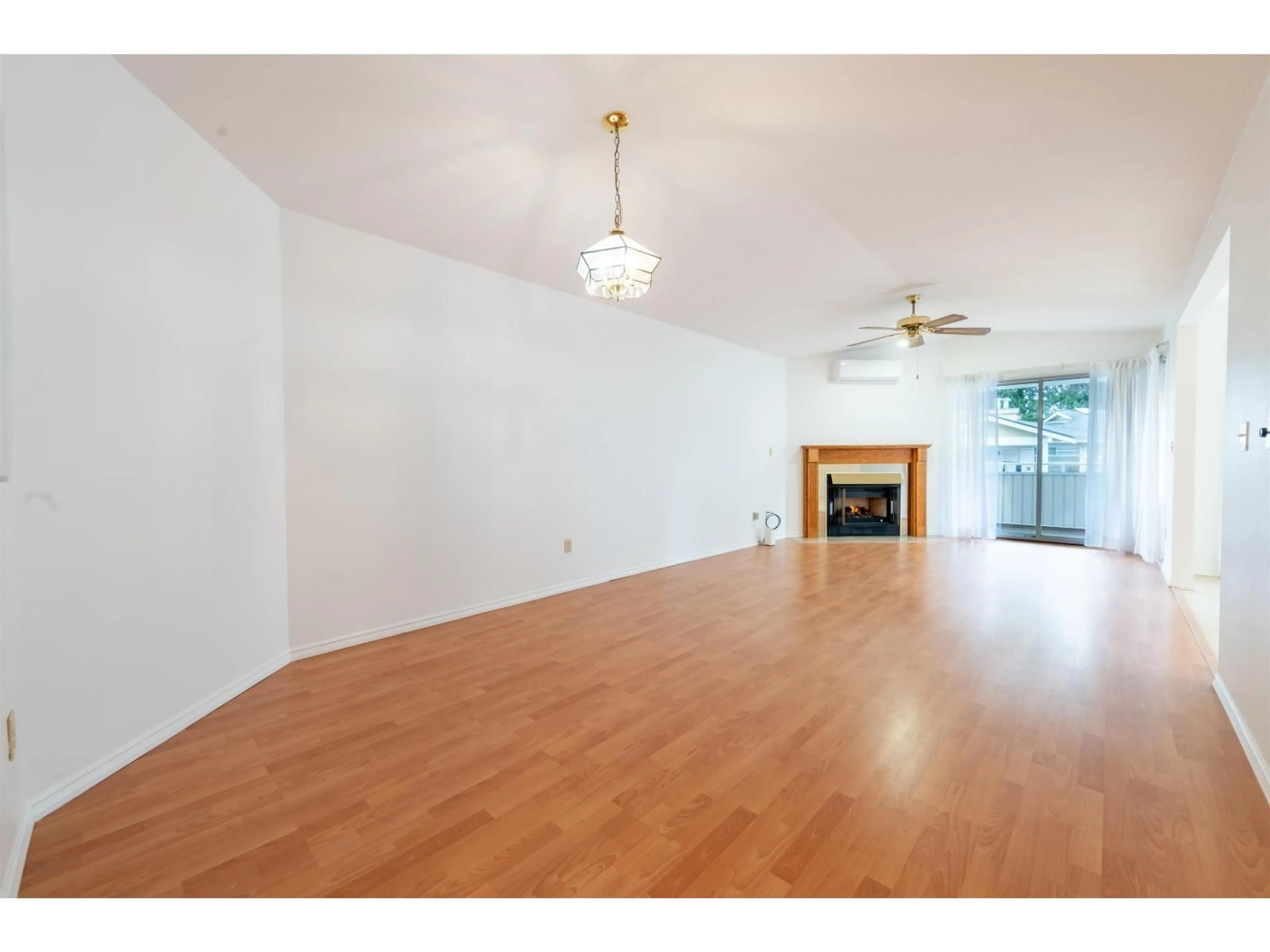 Unknown for 205 - 10584 153 STREET, Surrey British Columbia V3R9V1