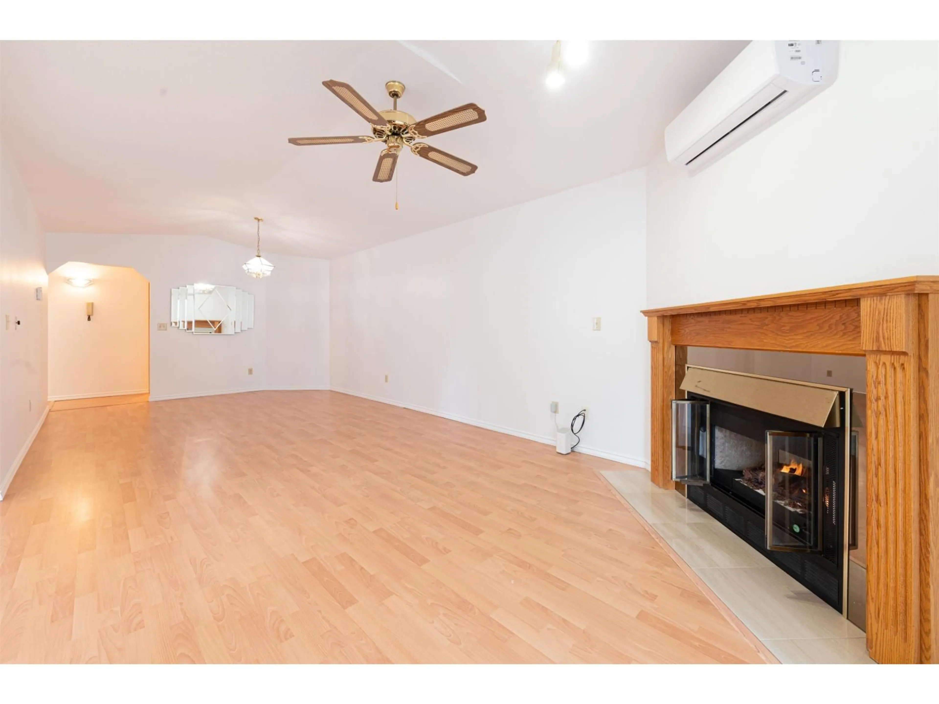 A pic of a room for 205 - 10584 153 STREET, Surrey British Columbia V3R9V1