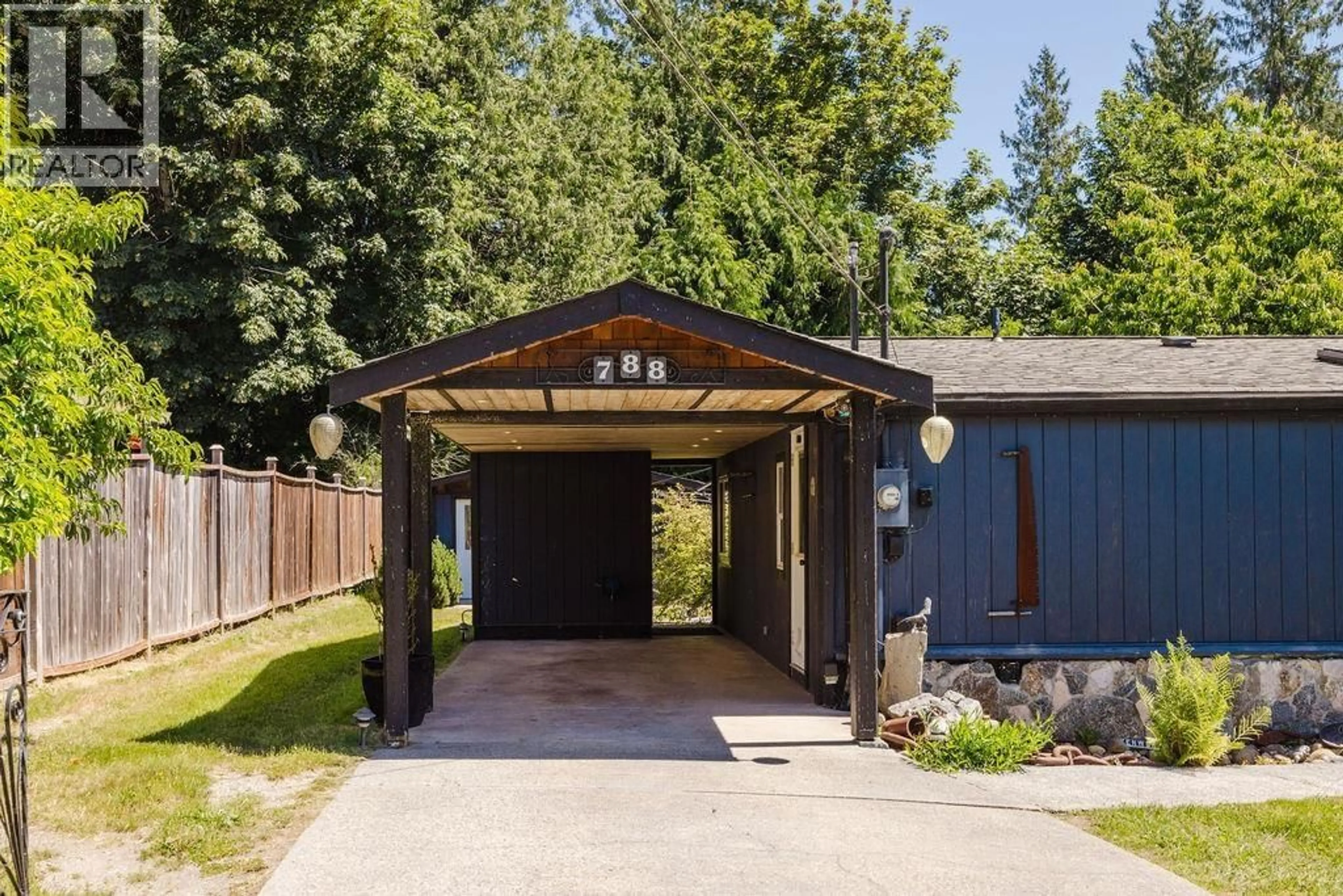 Indoor garage for 788 MOUNTAINVIEW DRIVE, Gibsons British Columbia V0N1V9