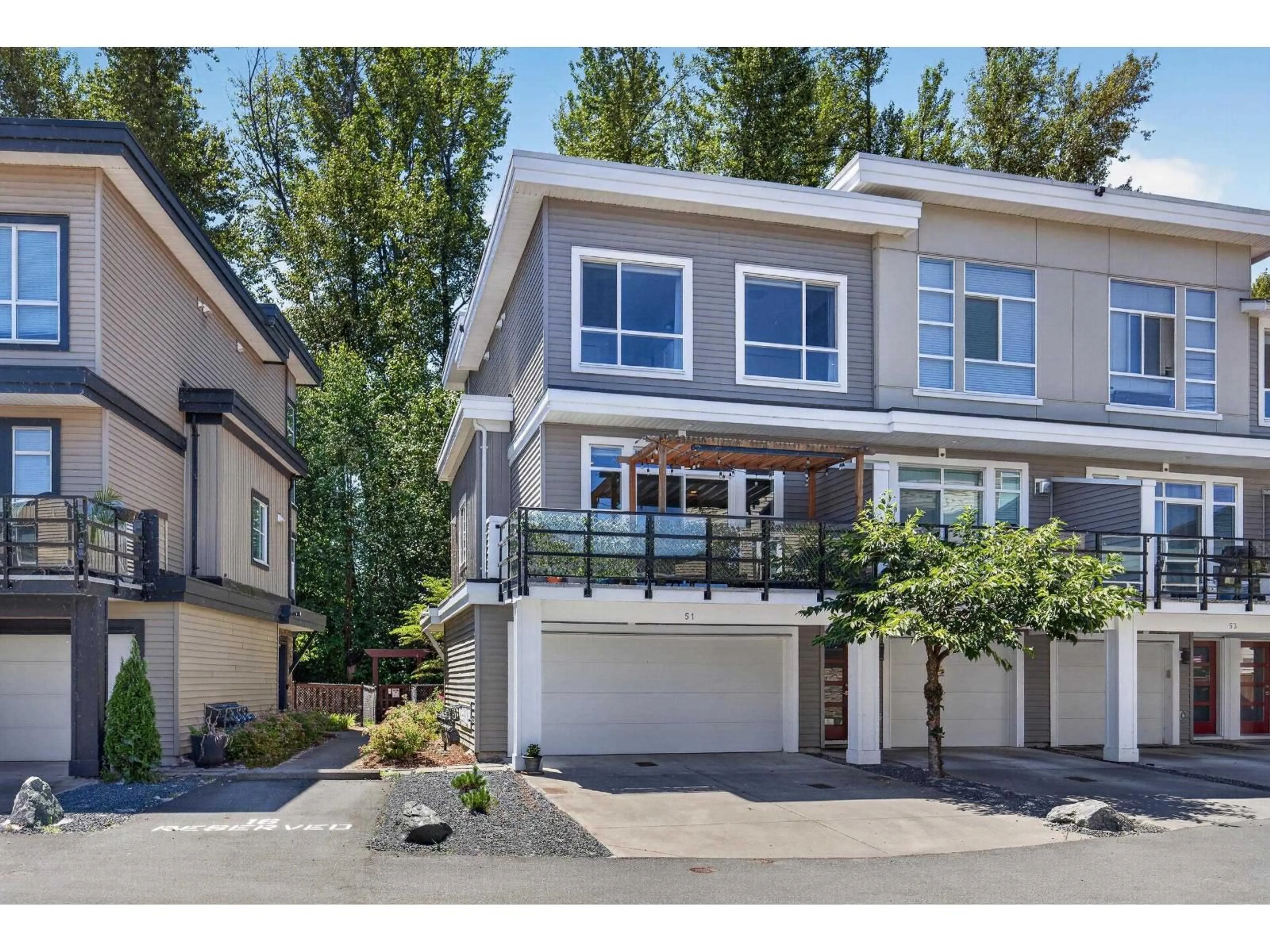 Home with vinyl exterior material, street for 51 - 8413 MIDTOWN WAY, Chilliwack British Columbia V2P0G7