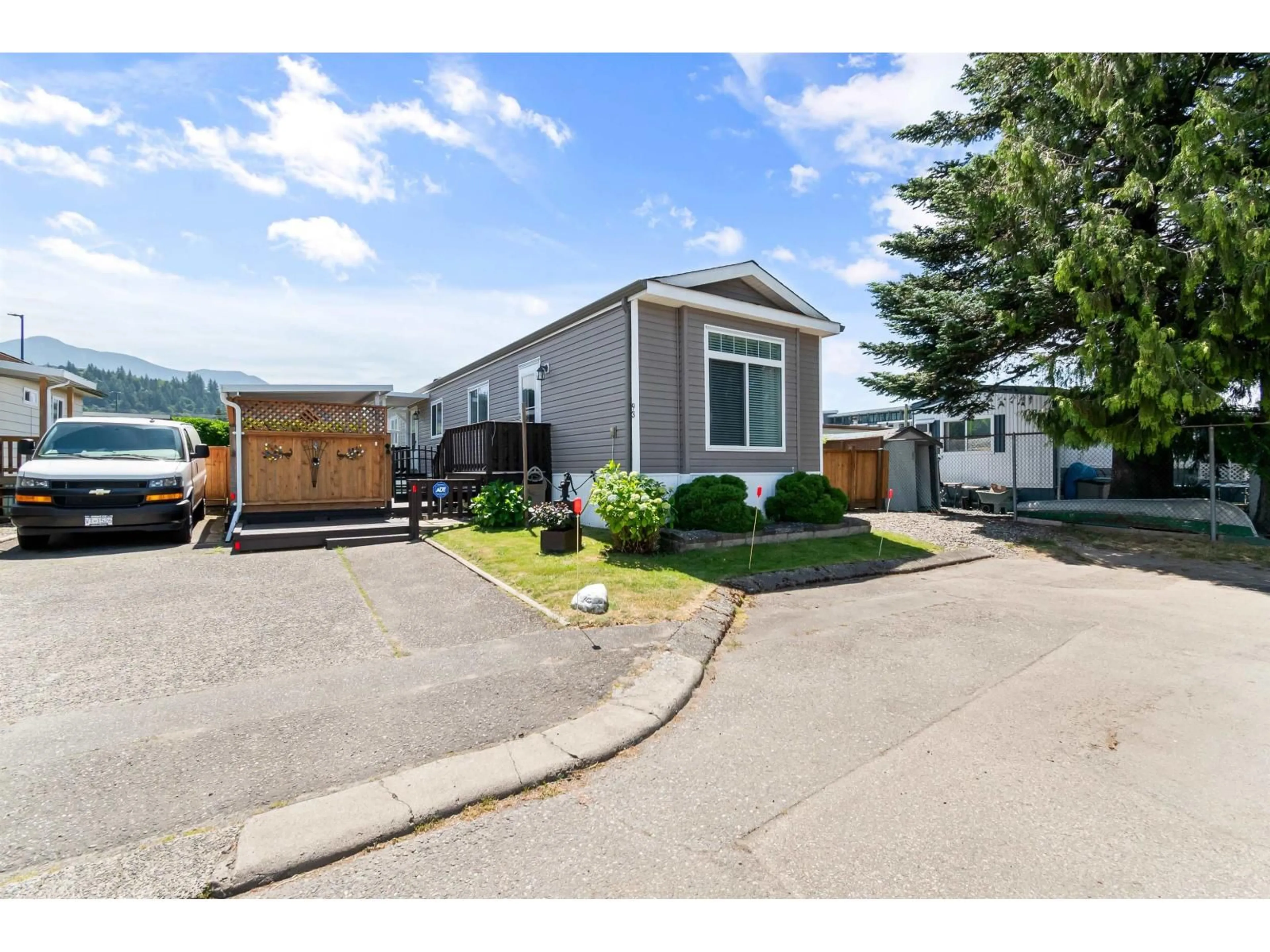 Home with vinyl exterior material, street for 93 - 6338 VEDDER ROAD, Chilliwack British Columbia V2R3R3