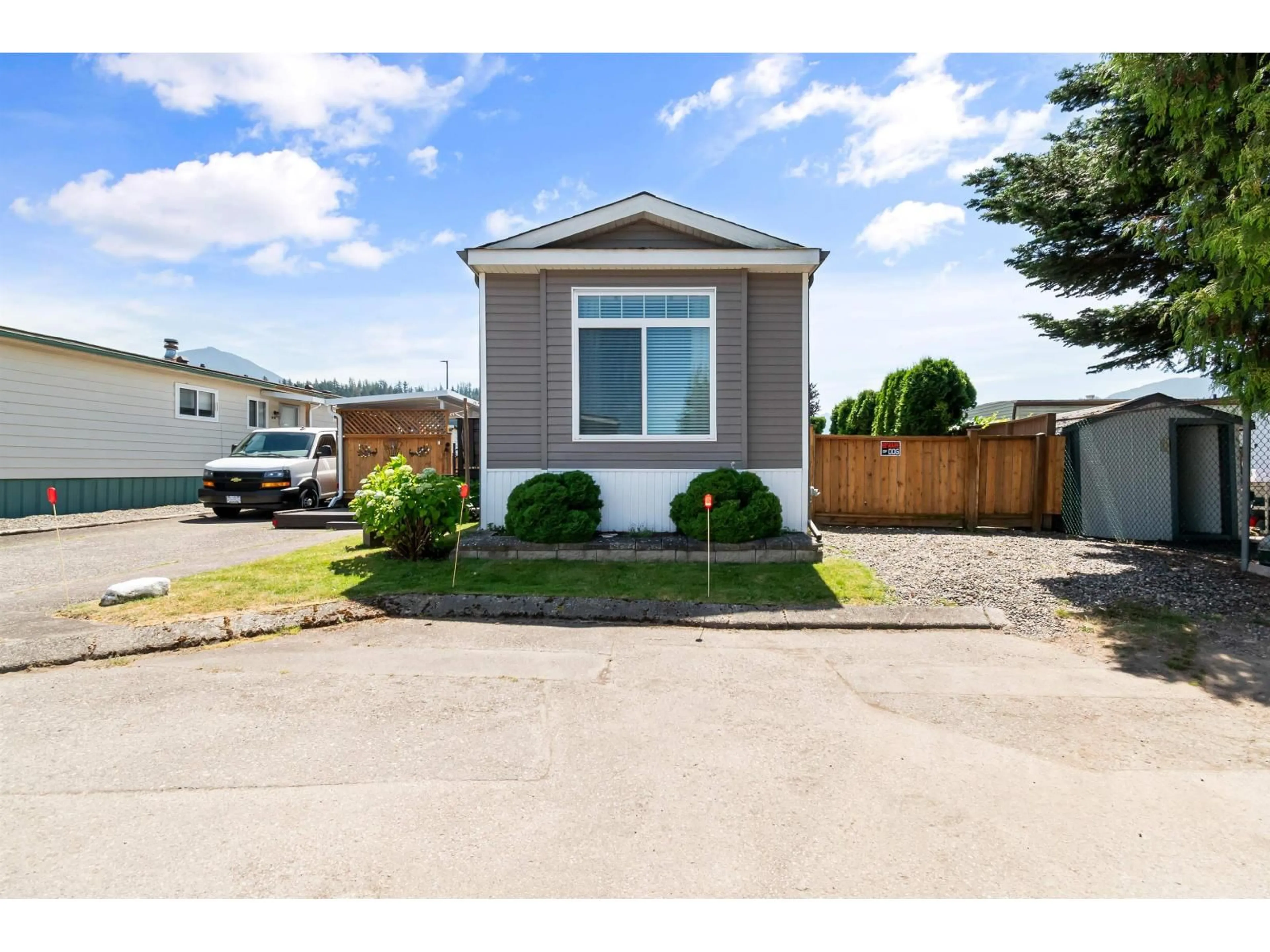 Home with vinyl exterior material, street for 93 - 6338 VEDDER ROAD, Chilliwack British Columbia V2R3R3