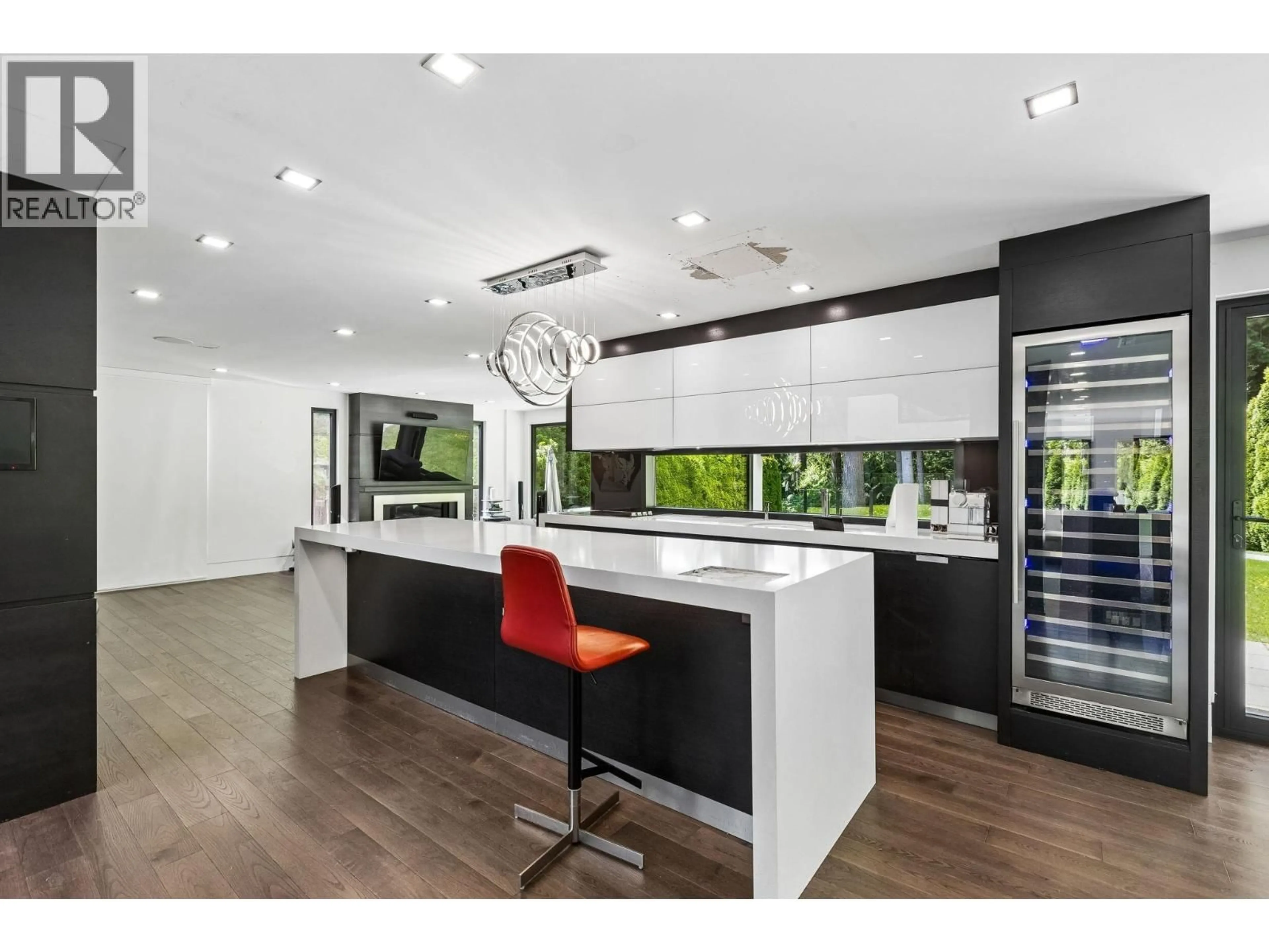 Contemporary kitchen, unknown for 4577 CAPILANO ROAD, North Vancouver British Columbia V7R4K2