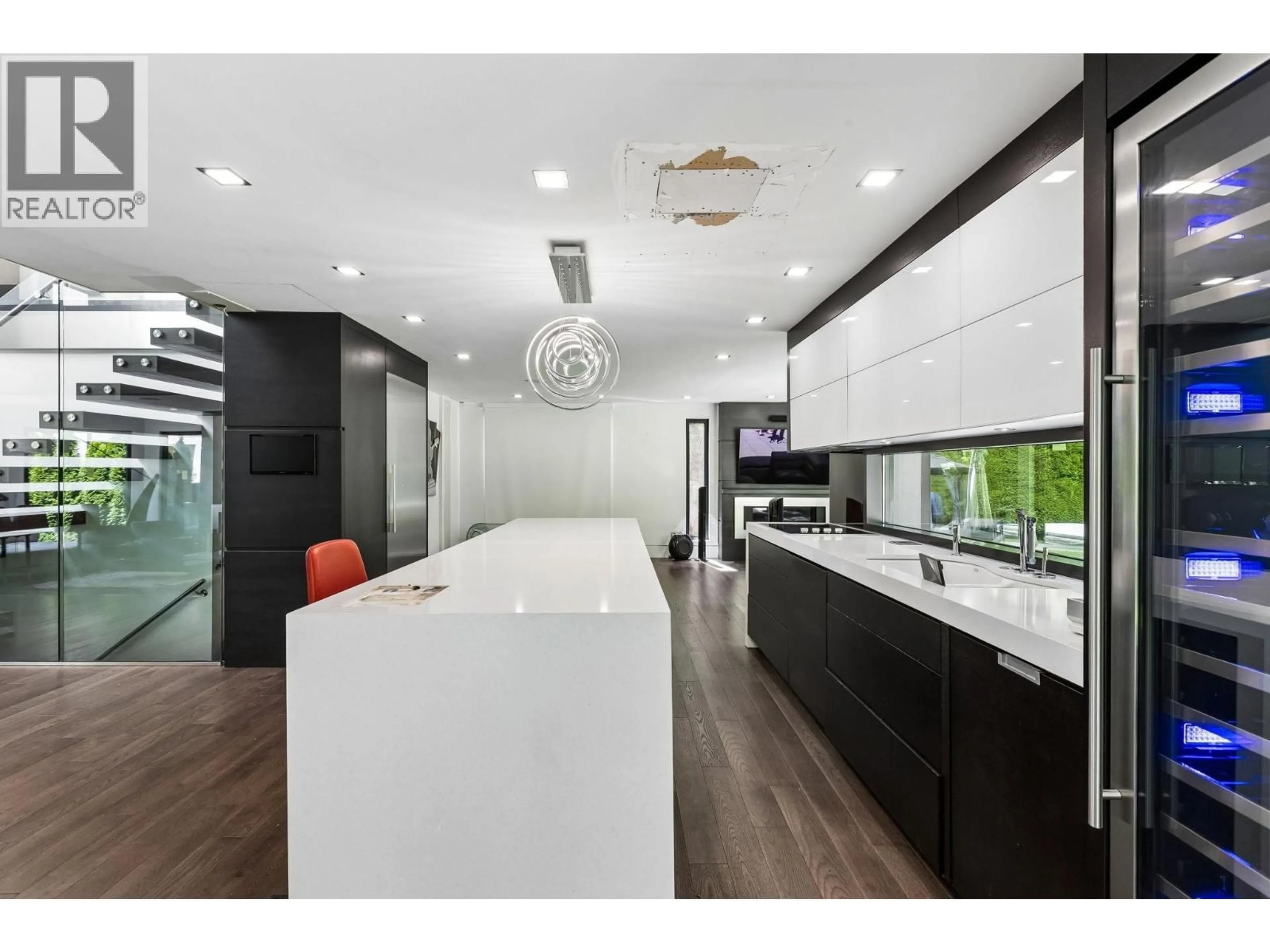 Contemporary kitchen, unknown for 4577 CAPILANO ROAD, North Vancouver British Columbia V7R4K2
