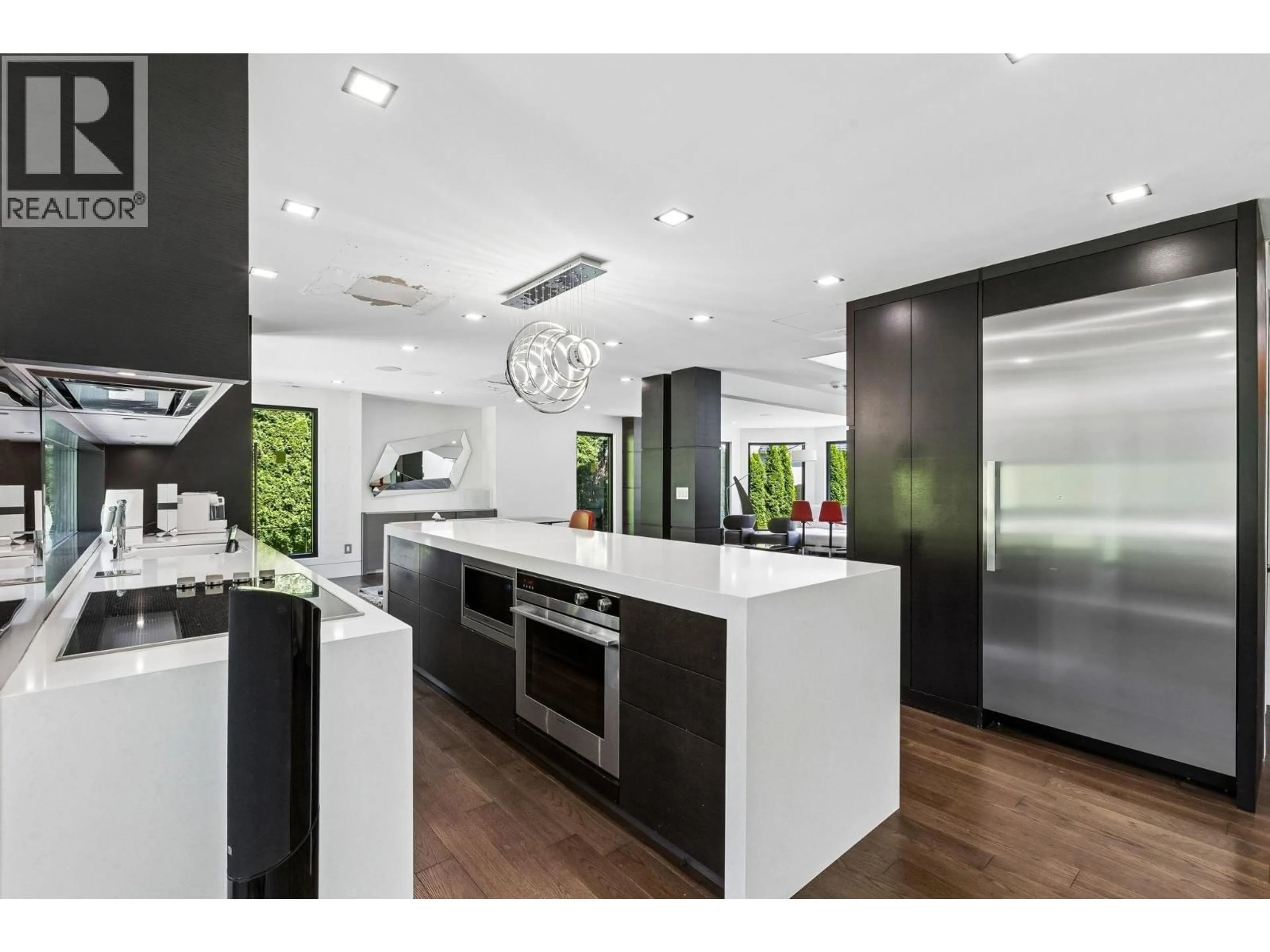 Contemporary kitchen, unknown for 4577 CAPILANO ROAD, North Vancouver British Columbia V7R4K2