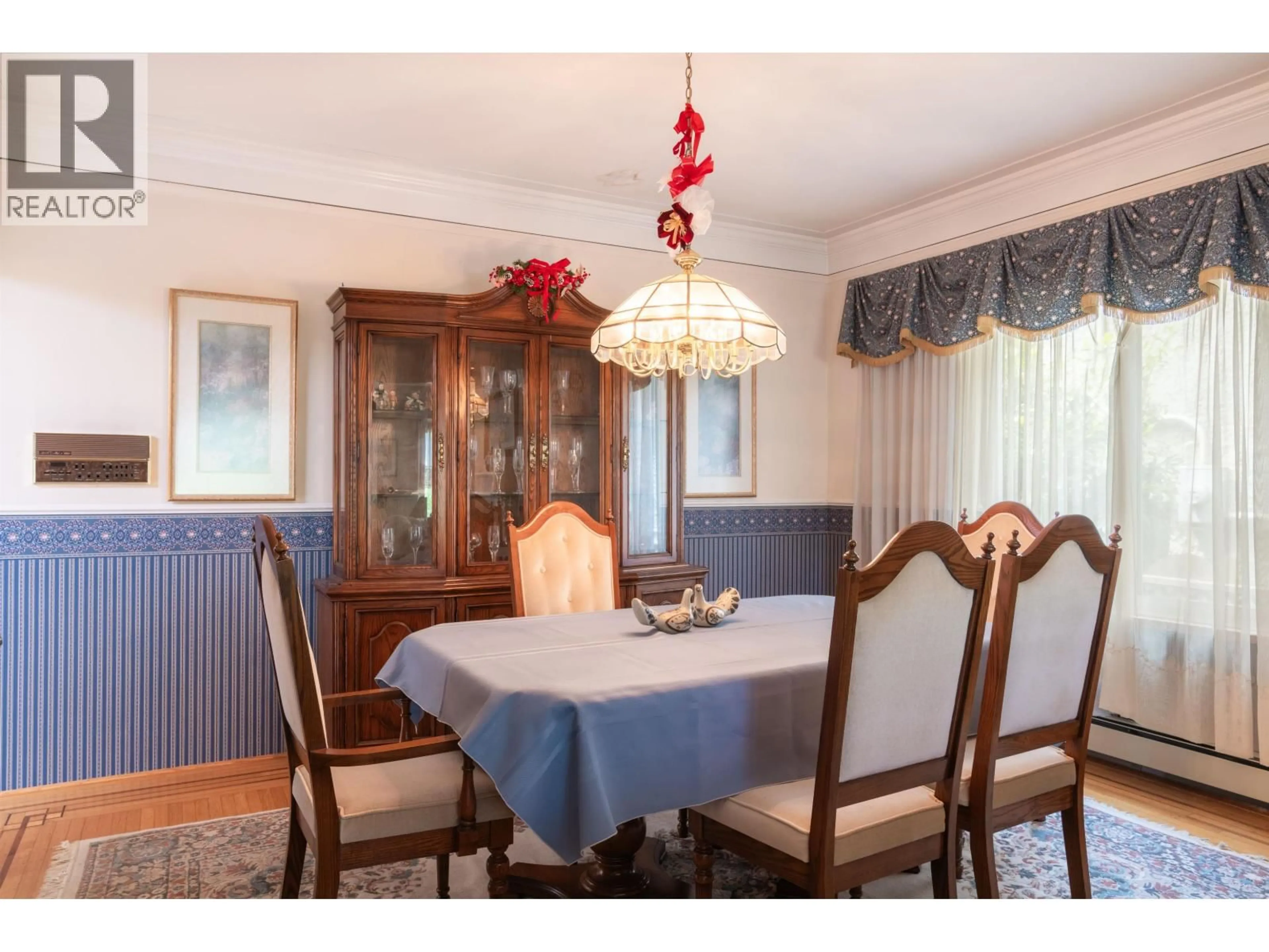 Dining room, wood/laminate floor for 1180 DEVONSHIRE CRESCENT, Vancouver British Columbia V6H2G1
