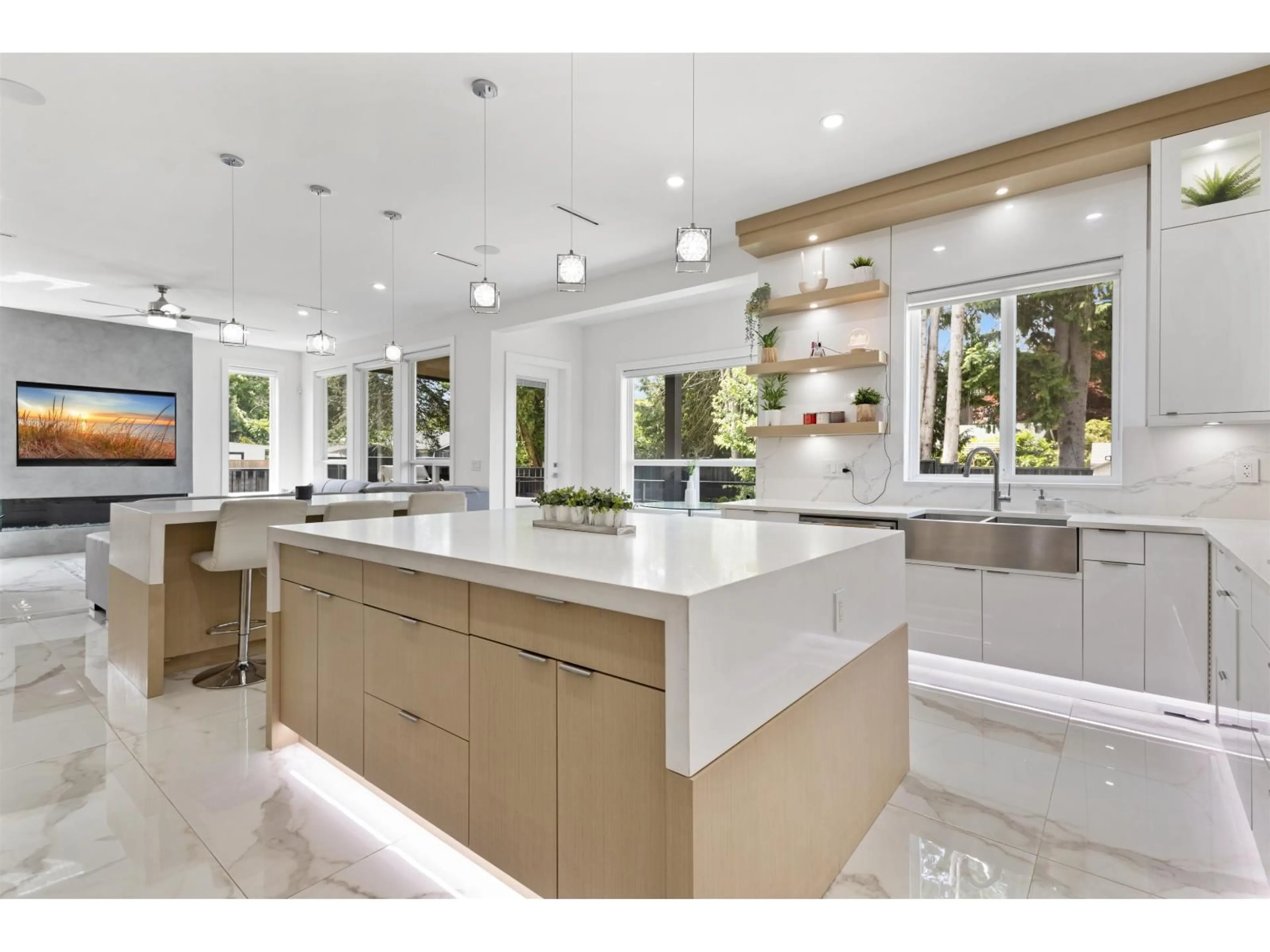 Contemporary kitchen, ceramic/tile floor for 2343 LOBBAN ROAD, Abbotsford British Columbia V2S3W2