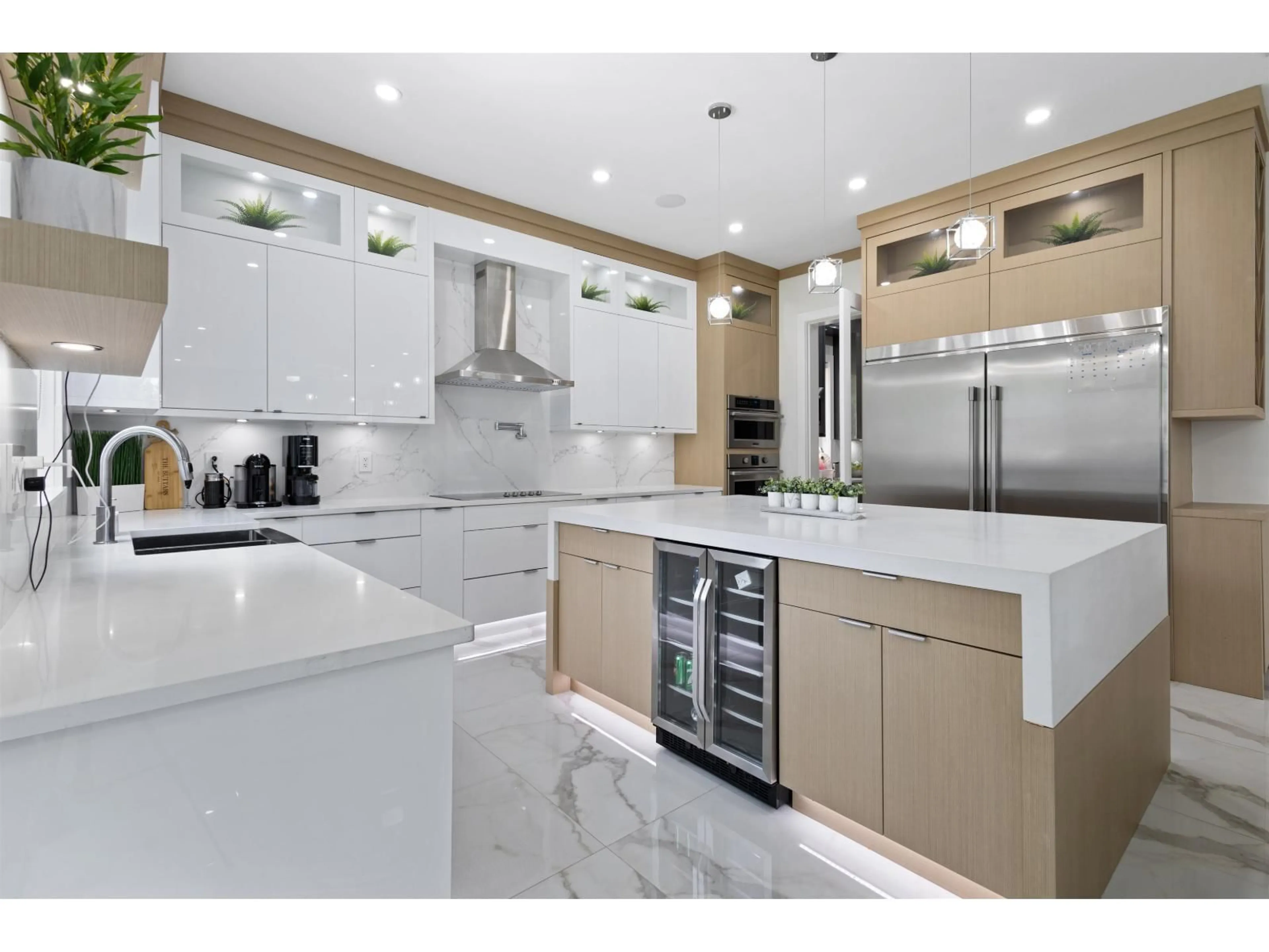 Contemporary kitchen, ceramic/tile floor for 2343 LOBBAN ROAD, Abbotsford British Columbia V2S3W2