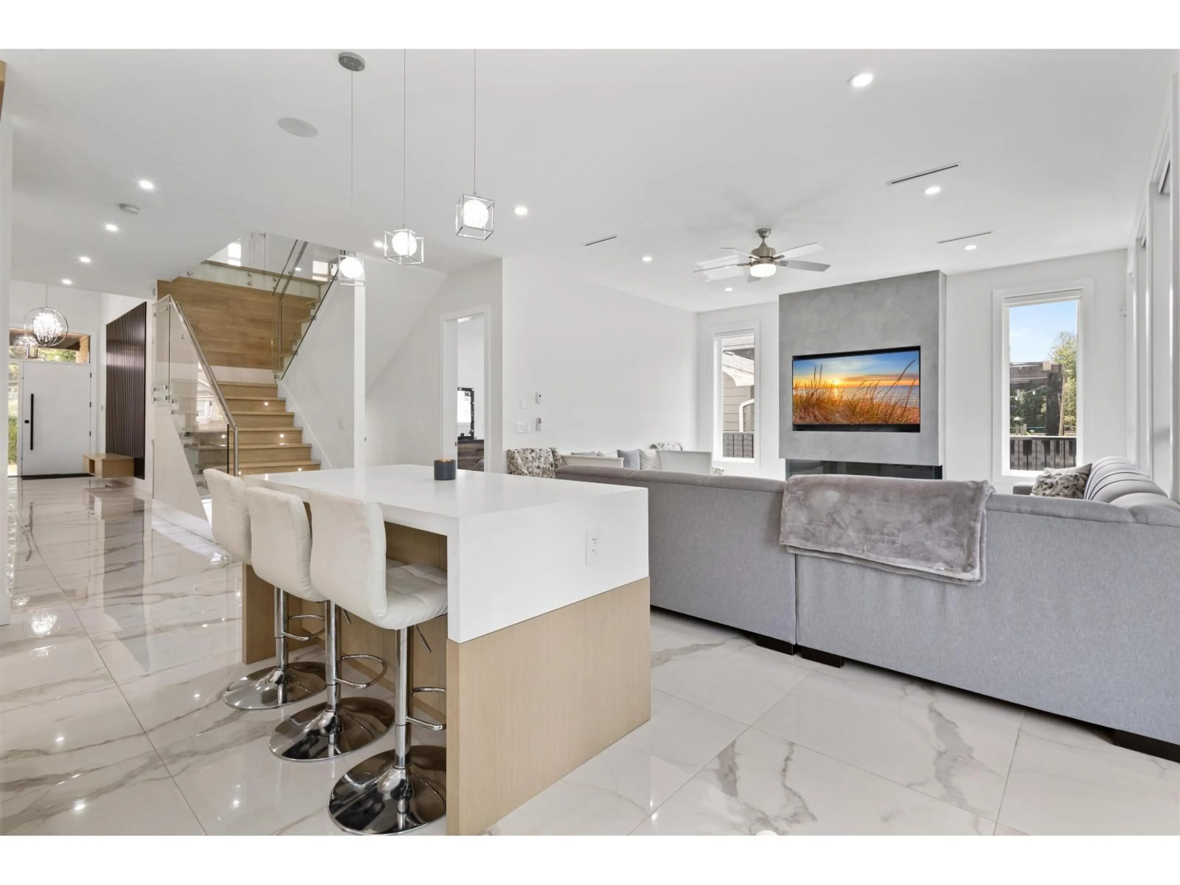 Open concept kitchen, ceramic/tile floor for 2343 LOBBAN ROAD, Abbotsford British Columbia V2S3W2