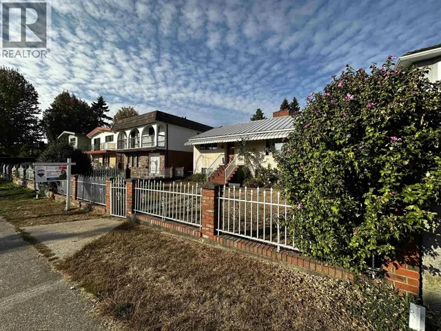 2621 8TH AVENUE, Vancouver 3