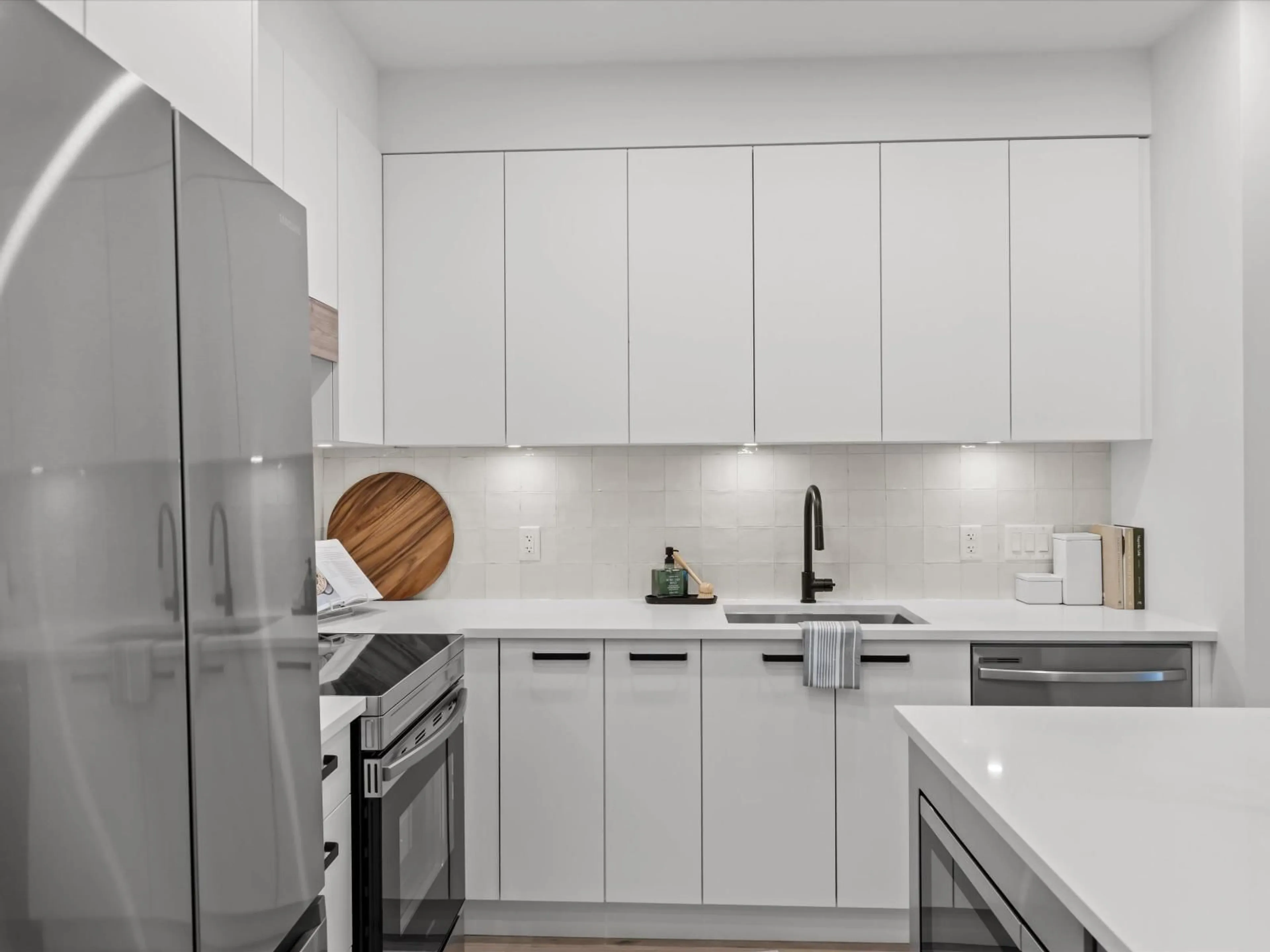 Standard kitchen, unknown for 105 - 33920 BEST AVENUE, Mission British Columbia V2V0L9