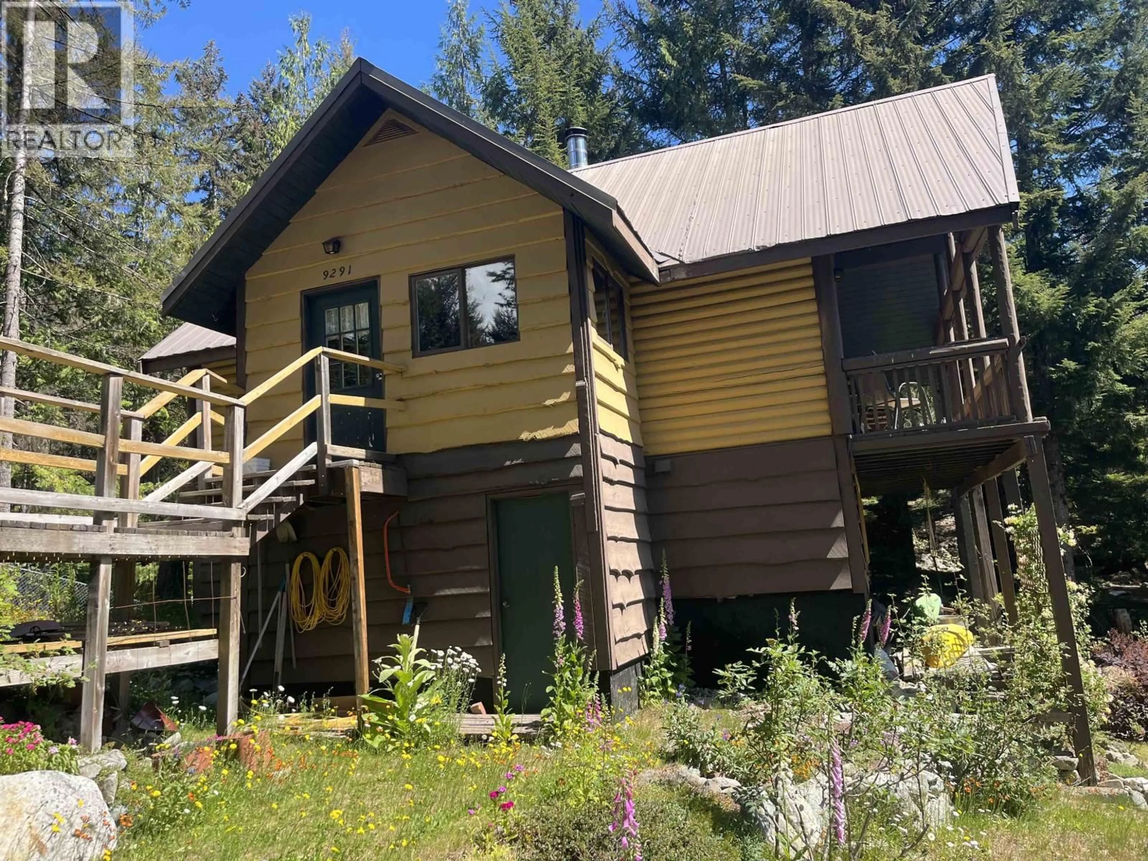 A pic from outside/outdoor area/front of a property/back of a property/a pic from drone, unknown for 9291 EMERALD DRIVE, Whistler British Columbia V8E0G5