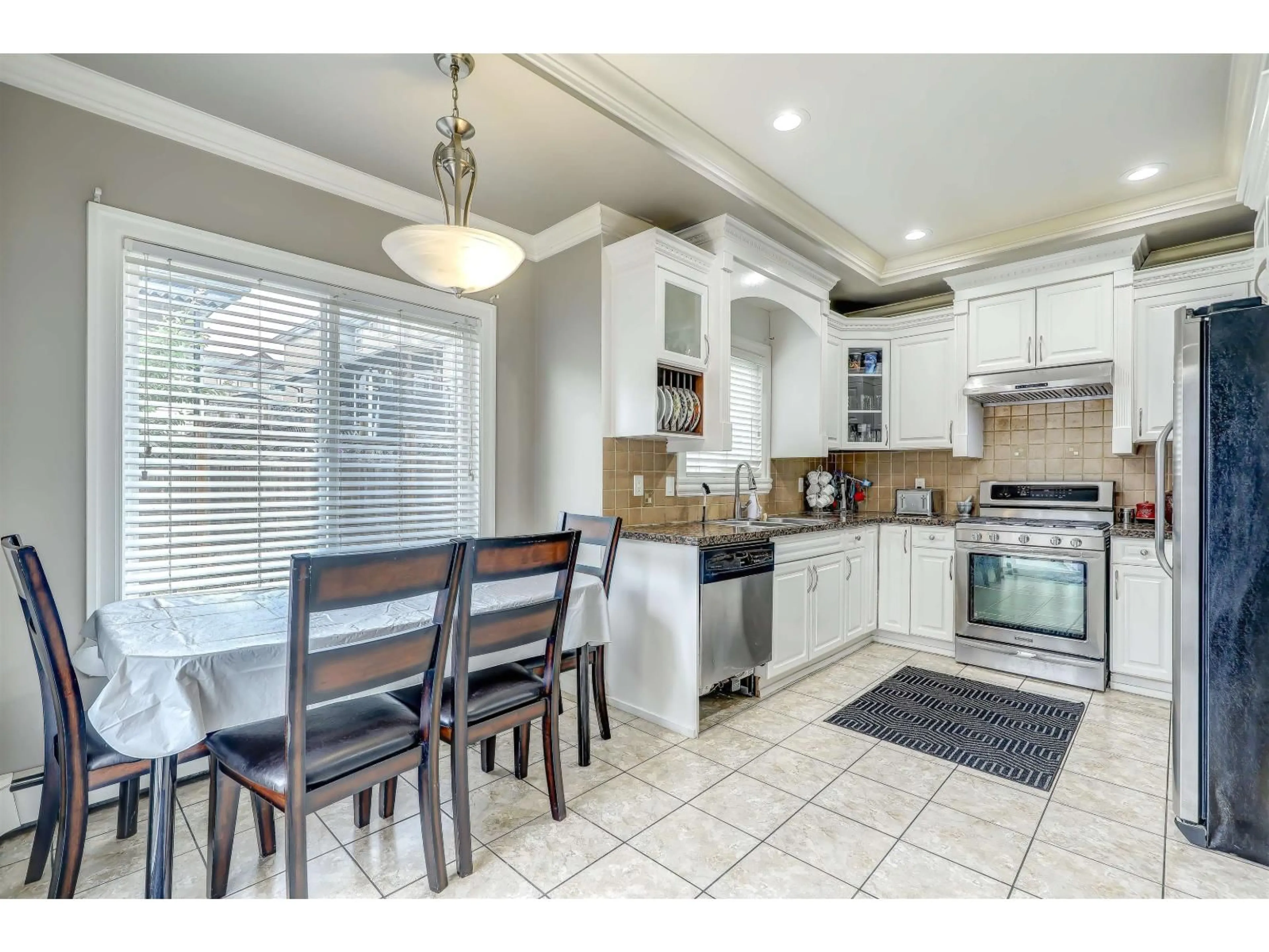Open concept kitchen, ceramic/tile floor for 14793 67A AVENUE, Surrey British Columbia V3S4P9